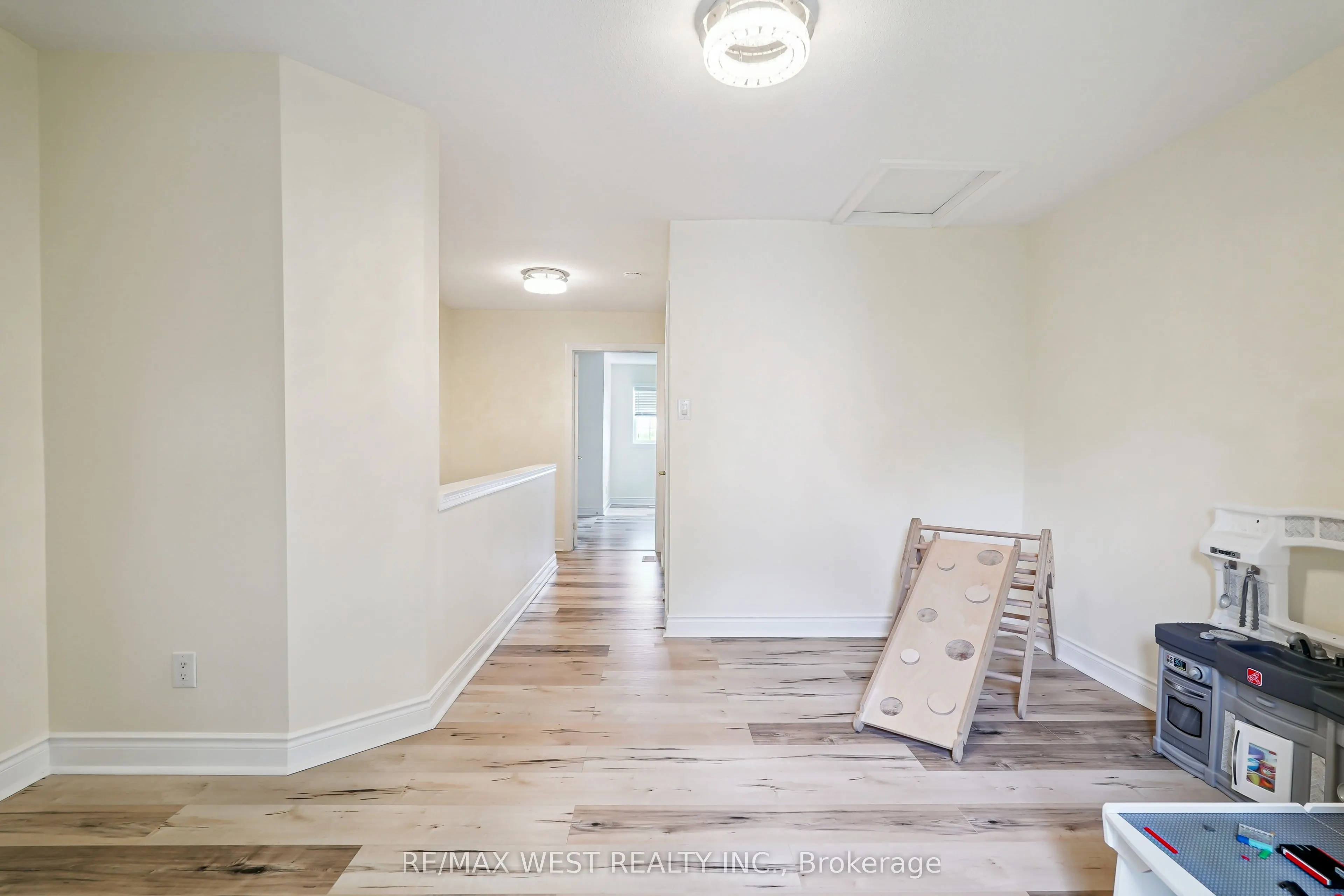 10 Loring Doolittle Court, #10