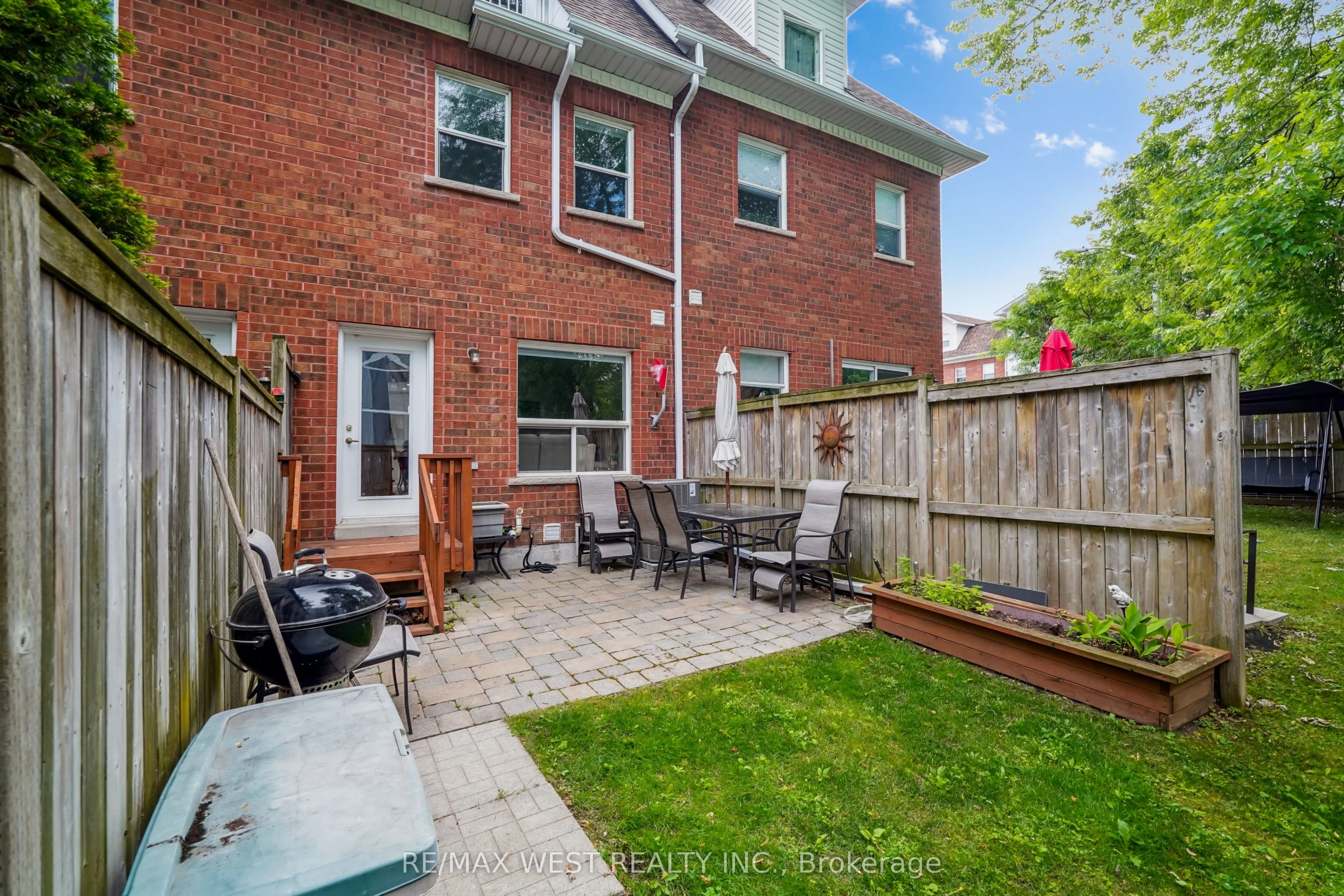 10 Loring Doolittle Court, #10