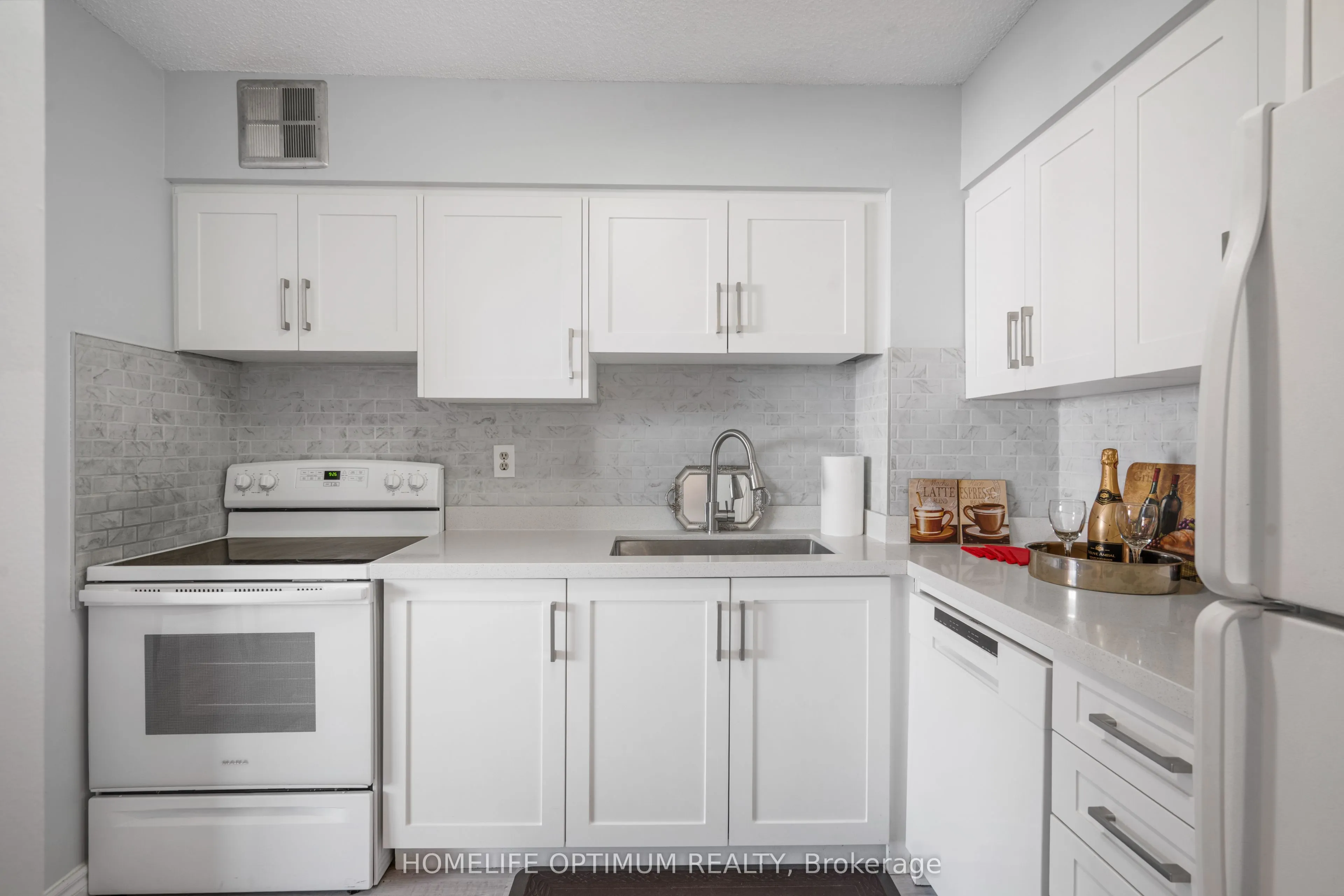 40 William Roe Boulevard W, #910
