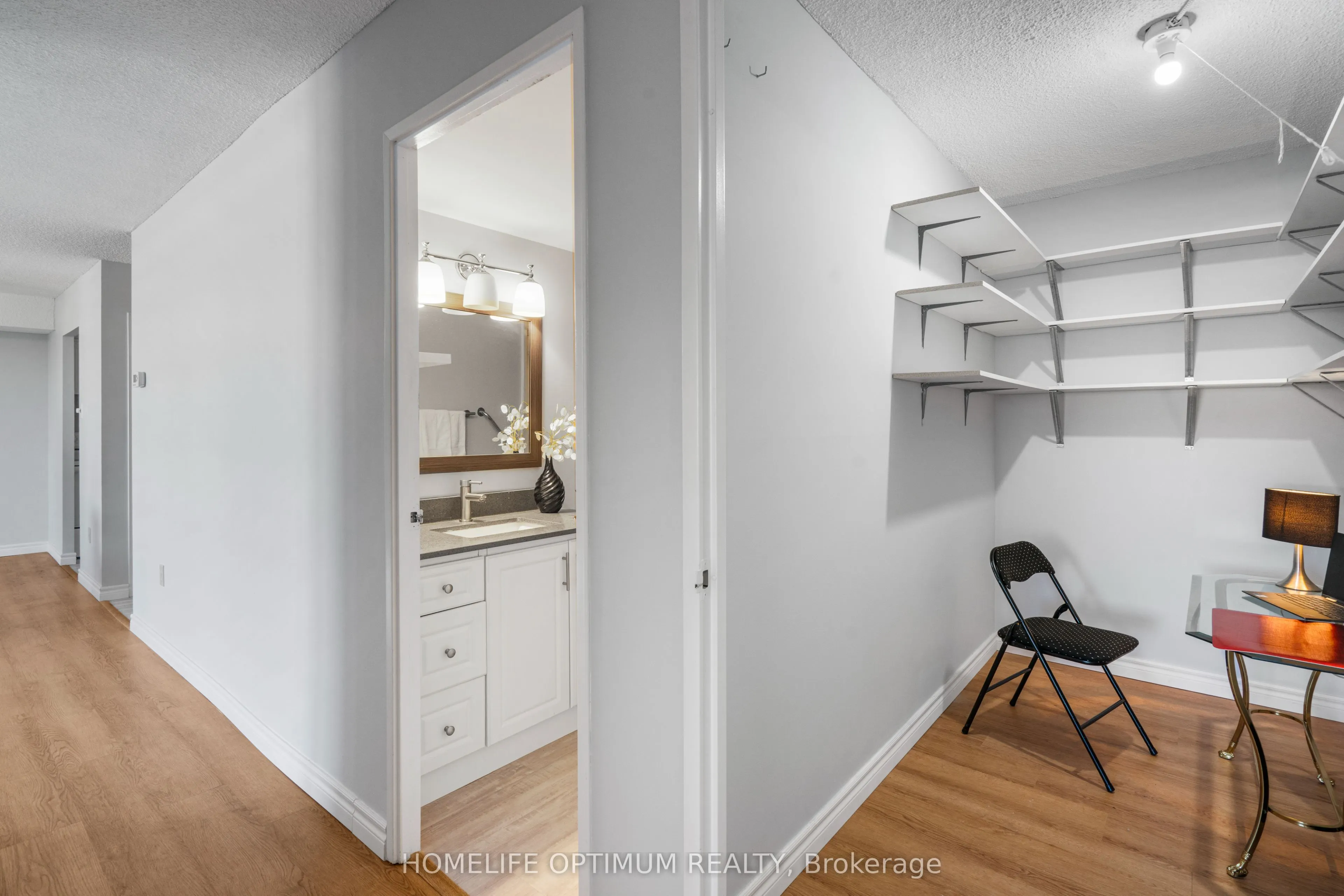 40 William Roe Boulevard W, #910