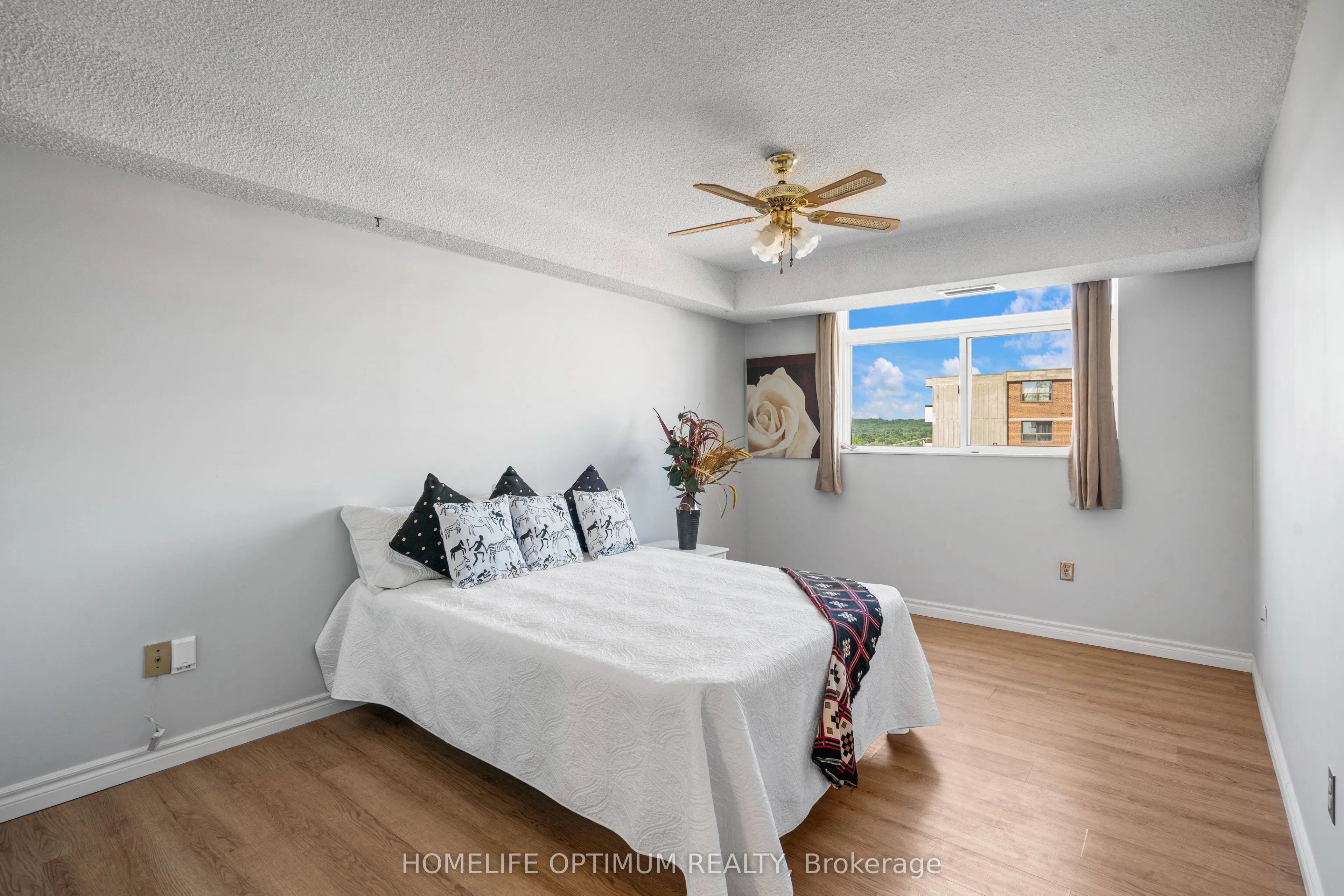 40 William Roe Boulevard W, #910