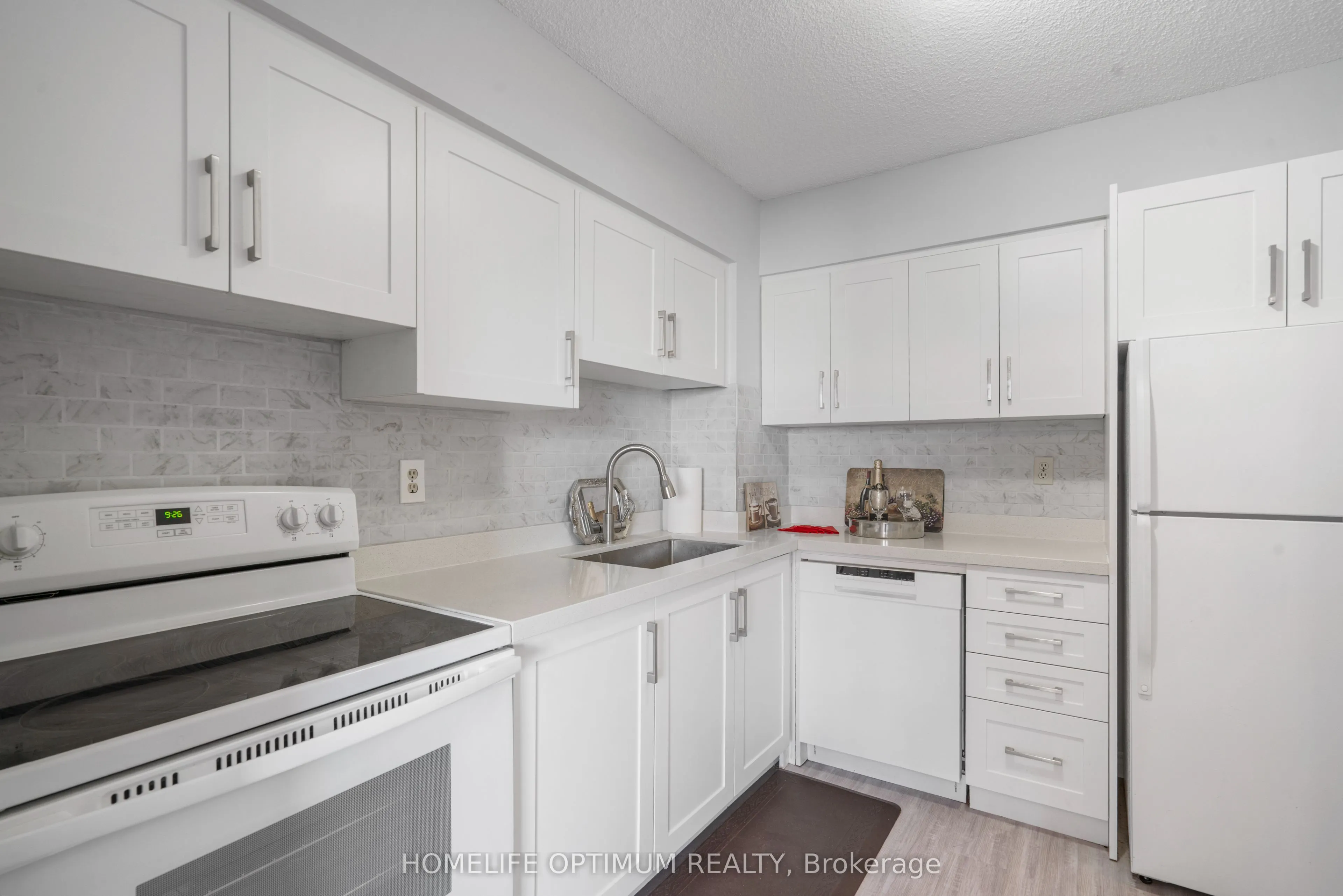 40 William Roe Boulevard W, #910
