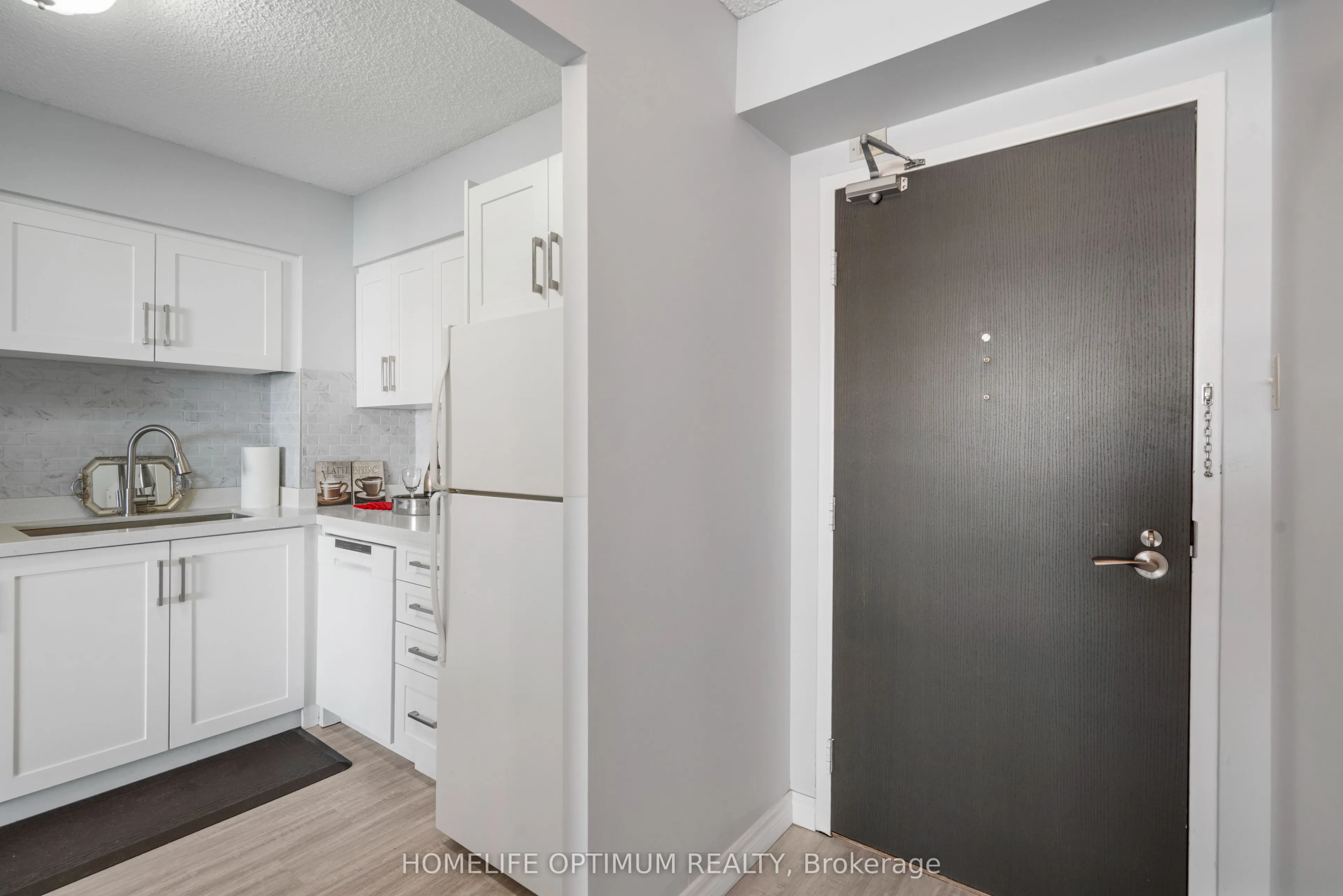 40 William Roe Boulevard W, #910