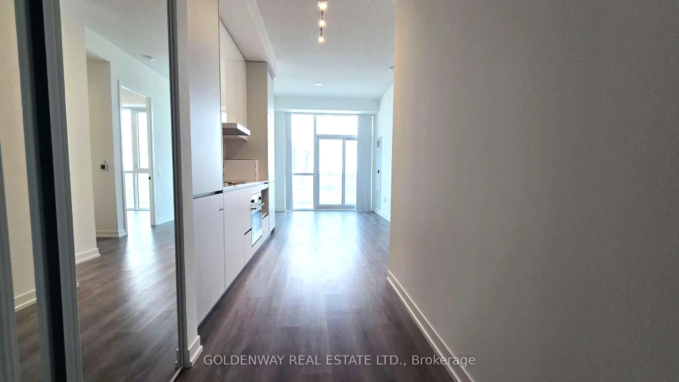 28 Interchange Way, #707
