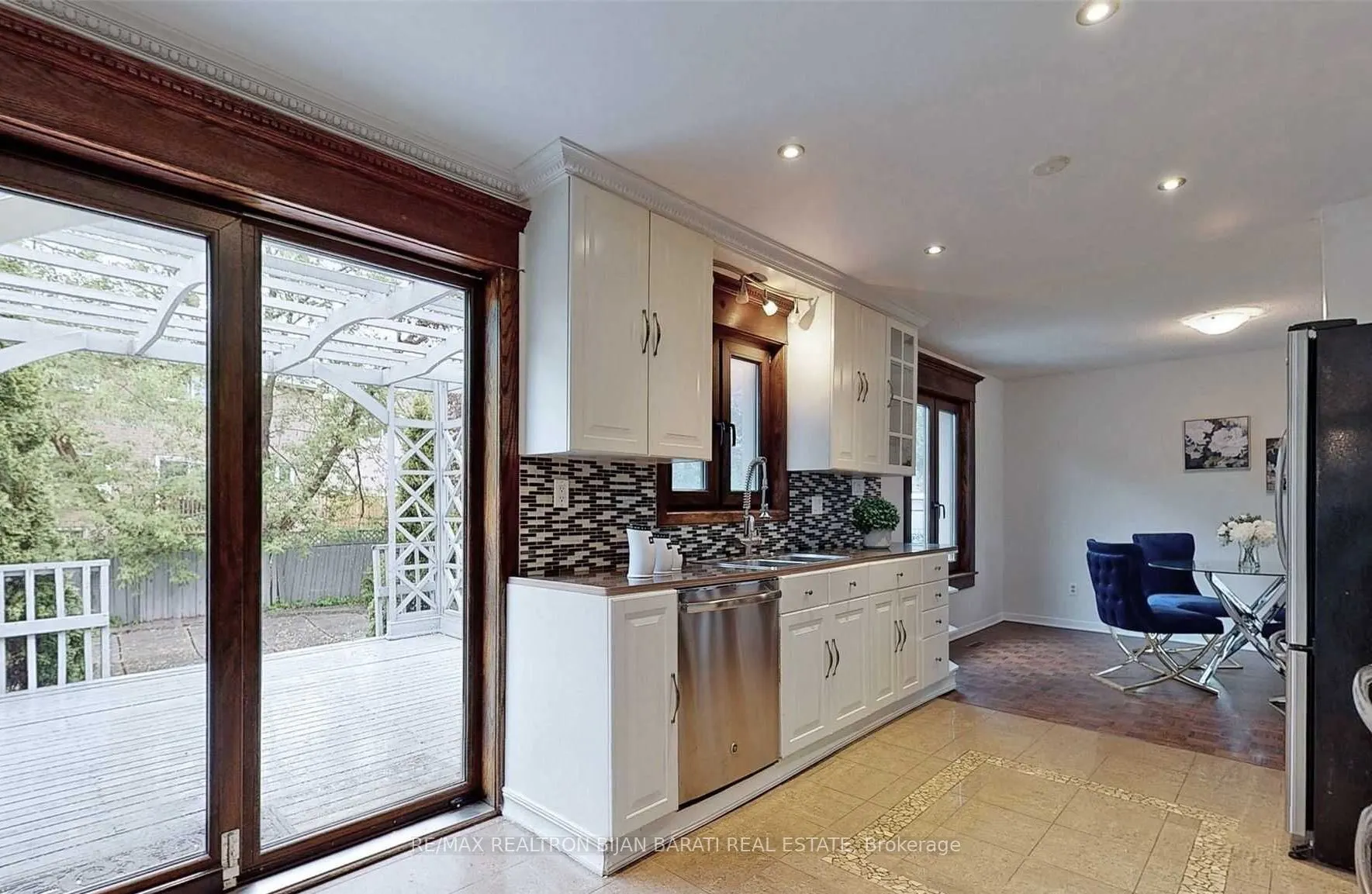 18 Mayvern Crescent