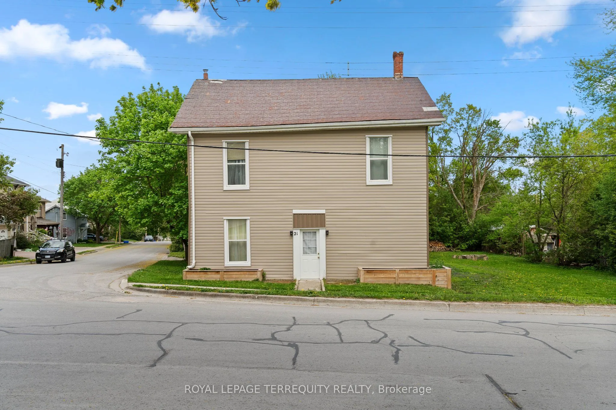 21 Albert Street S