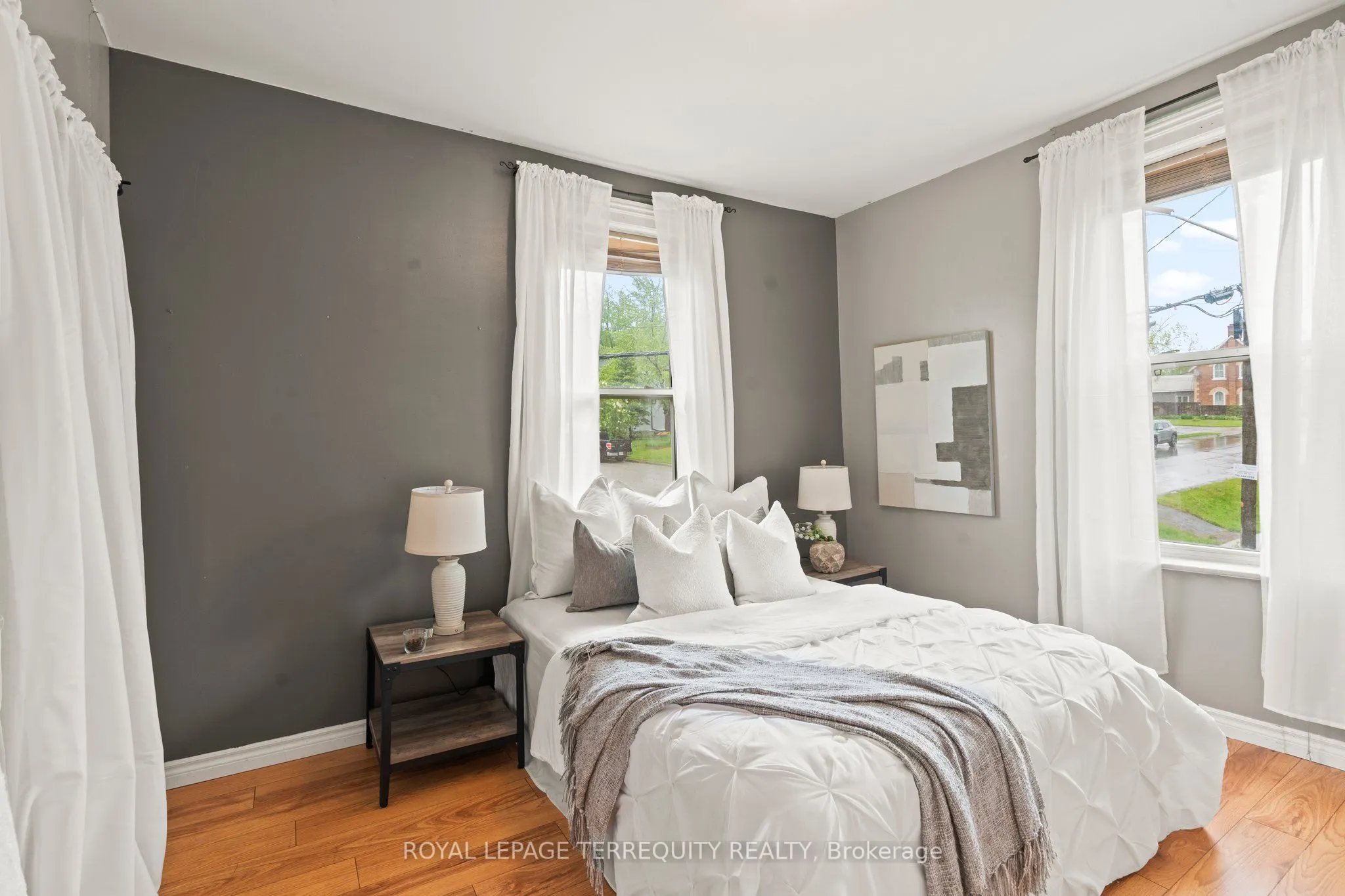 21 Albert Street S