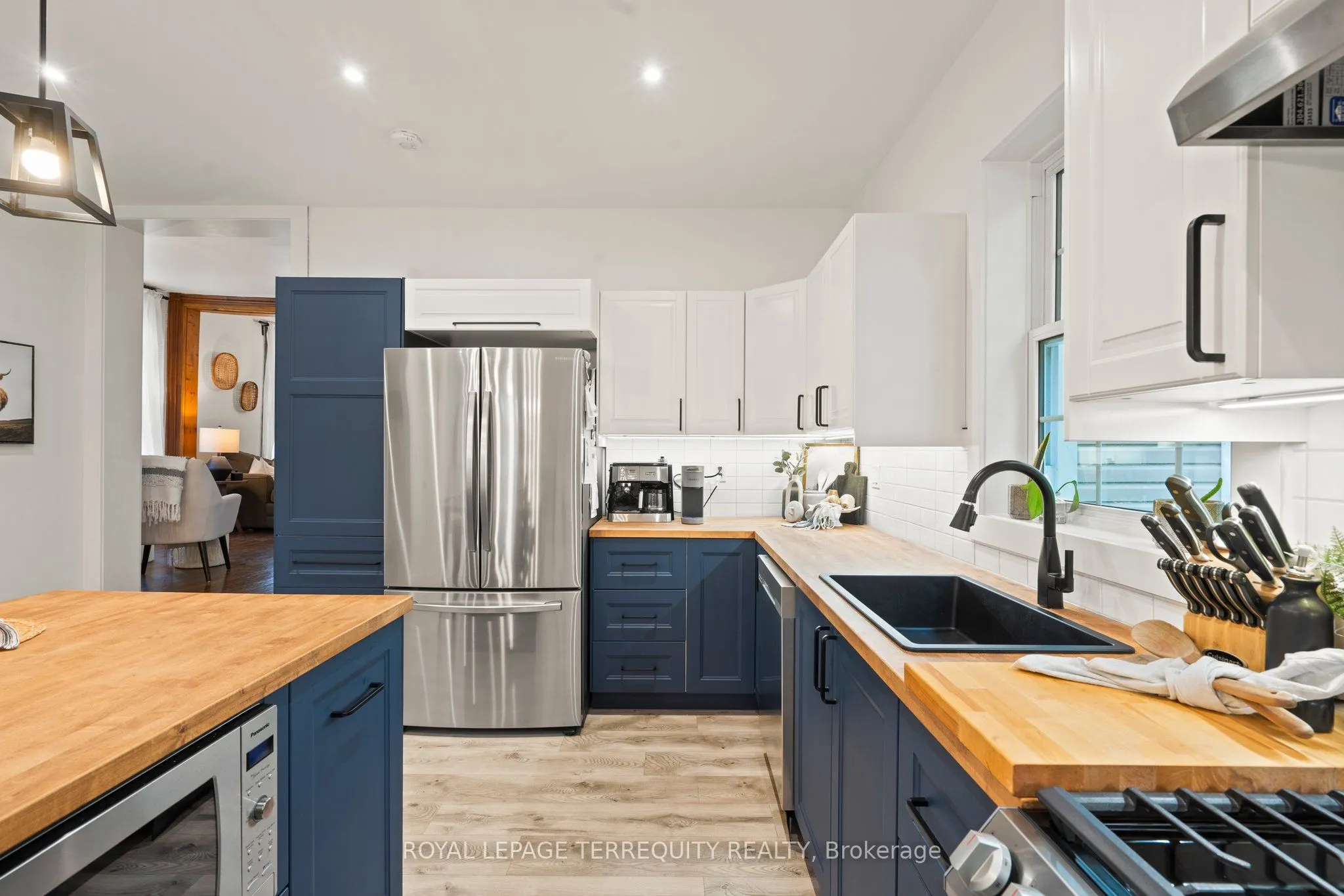 21 Albert Street S