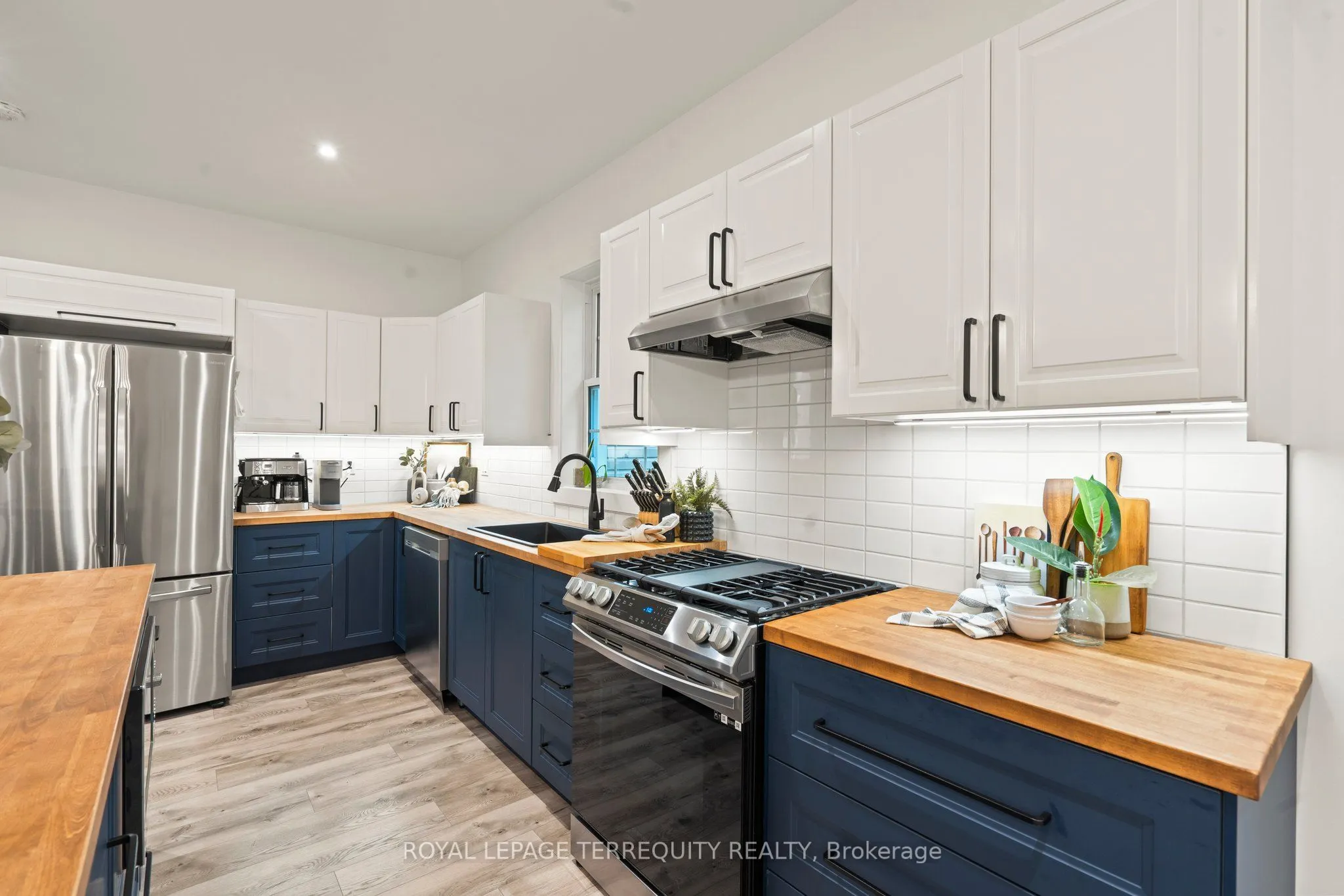 21 Albert Street S
