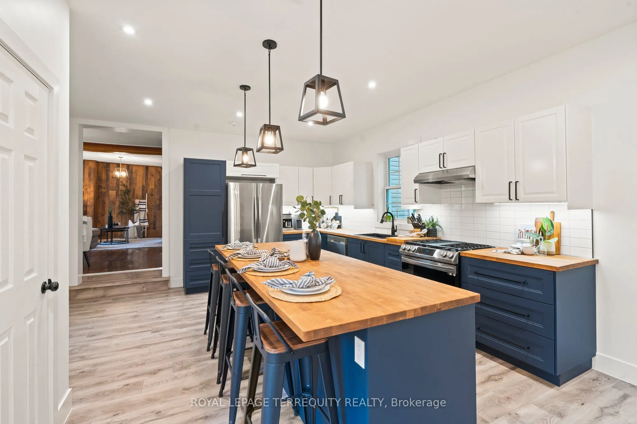 21 Albert Street S