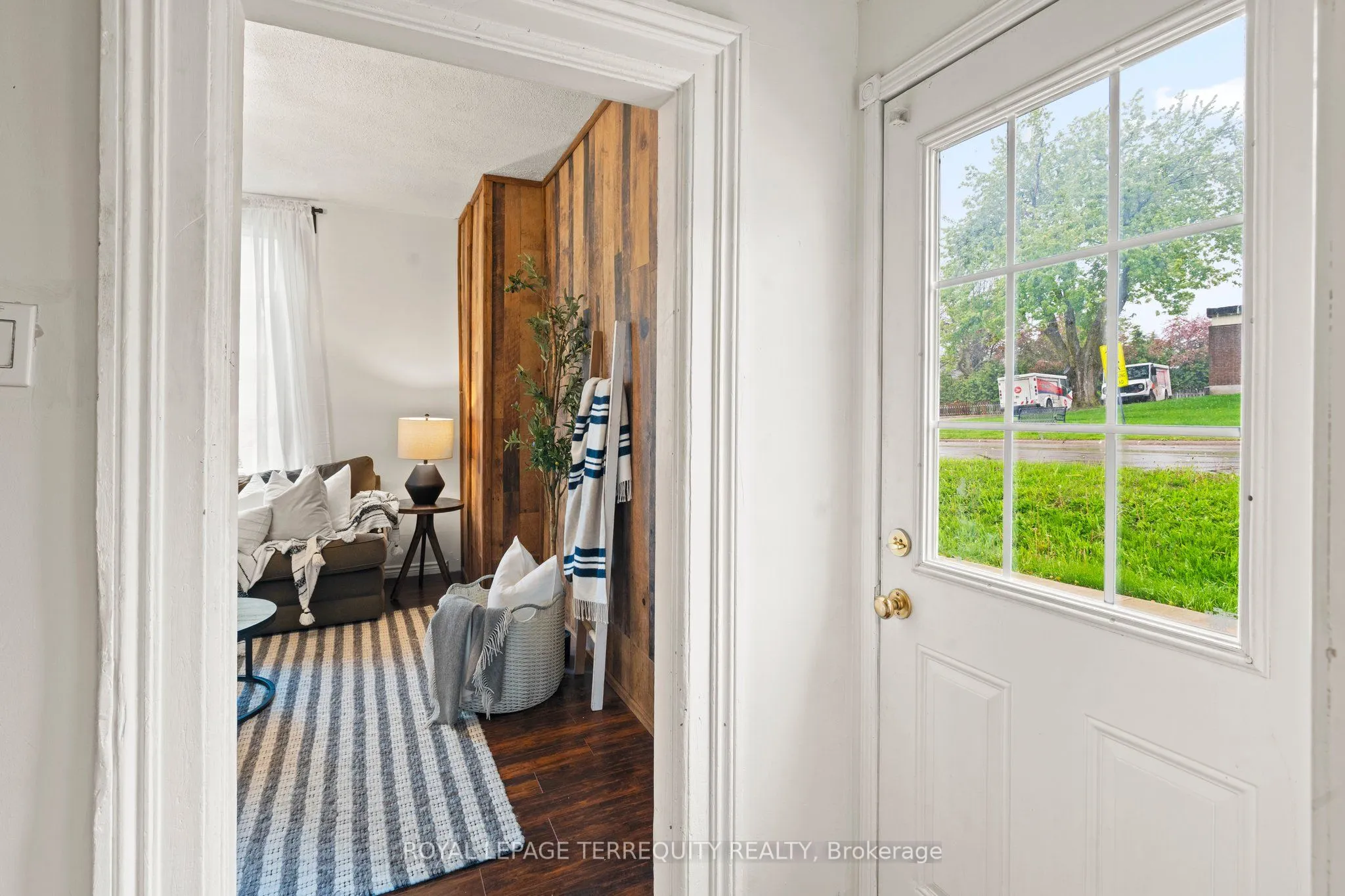 21 Albert Street S