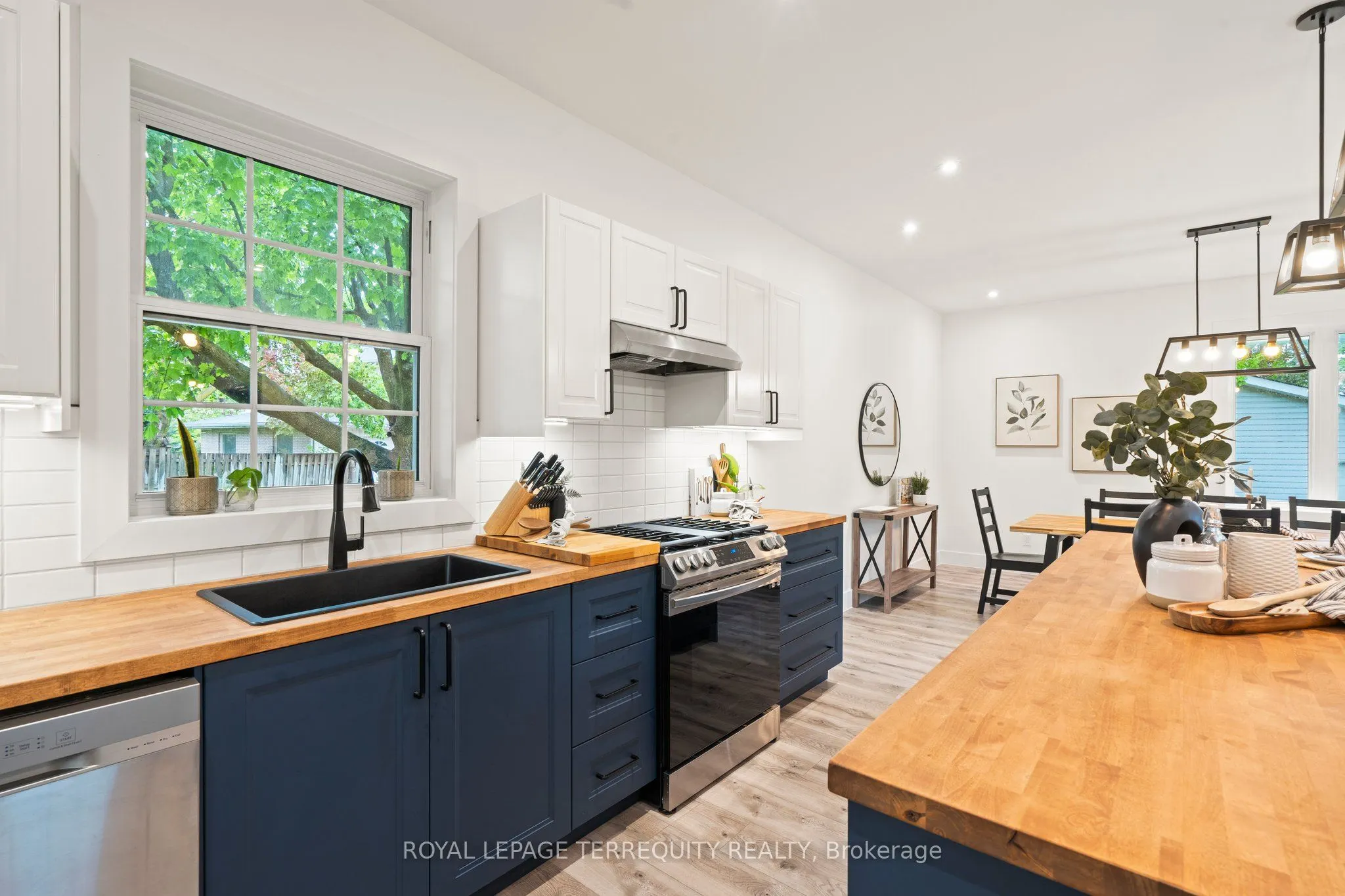 21 Albert Street S