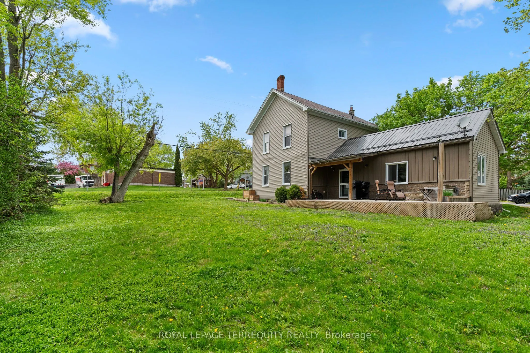 21 Albert Street S