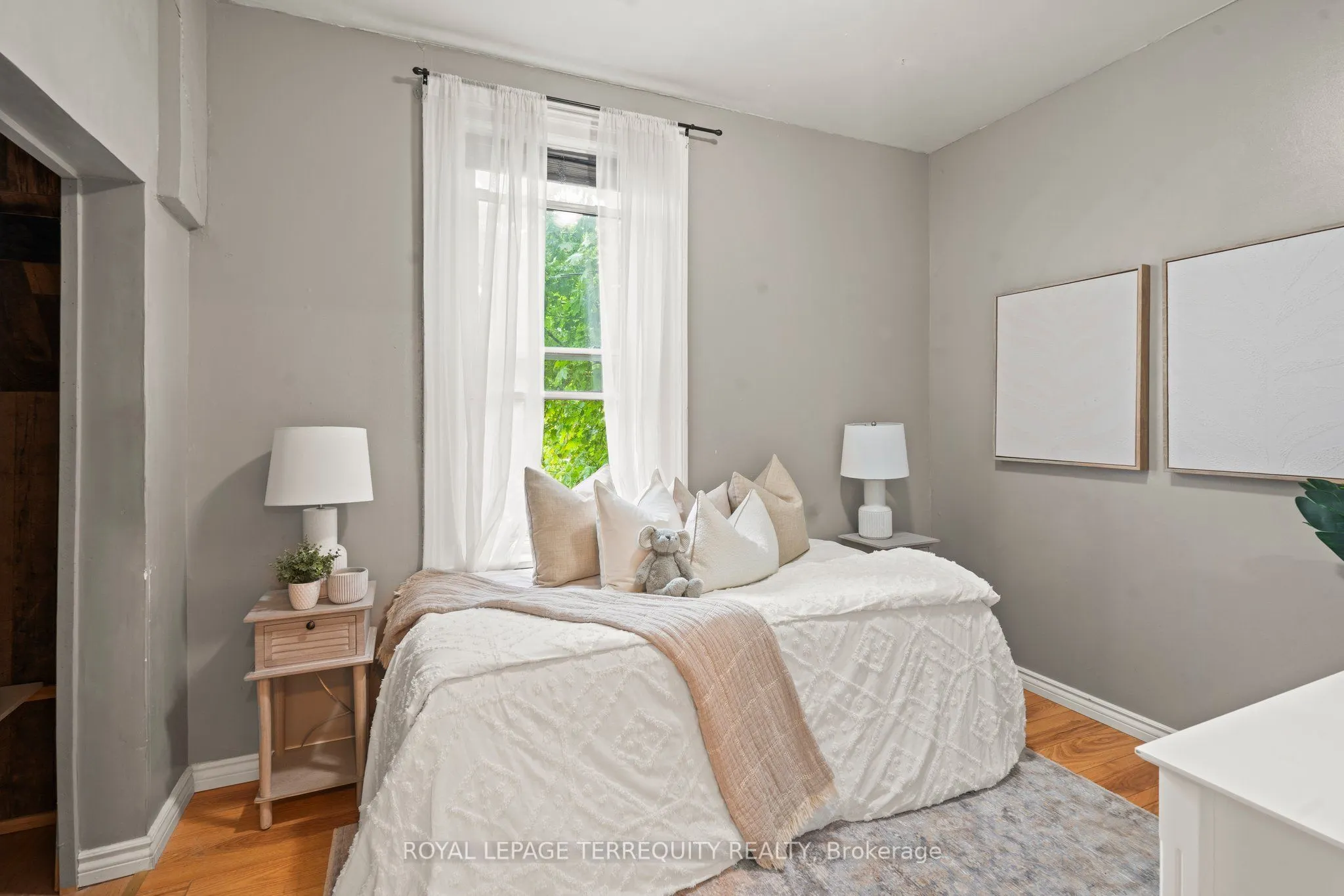 21 Albert Street S