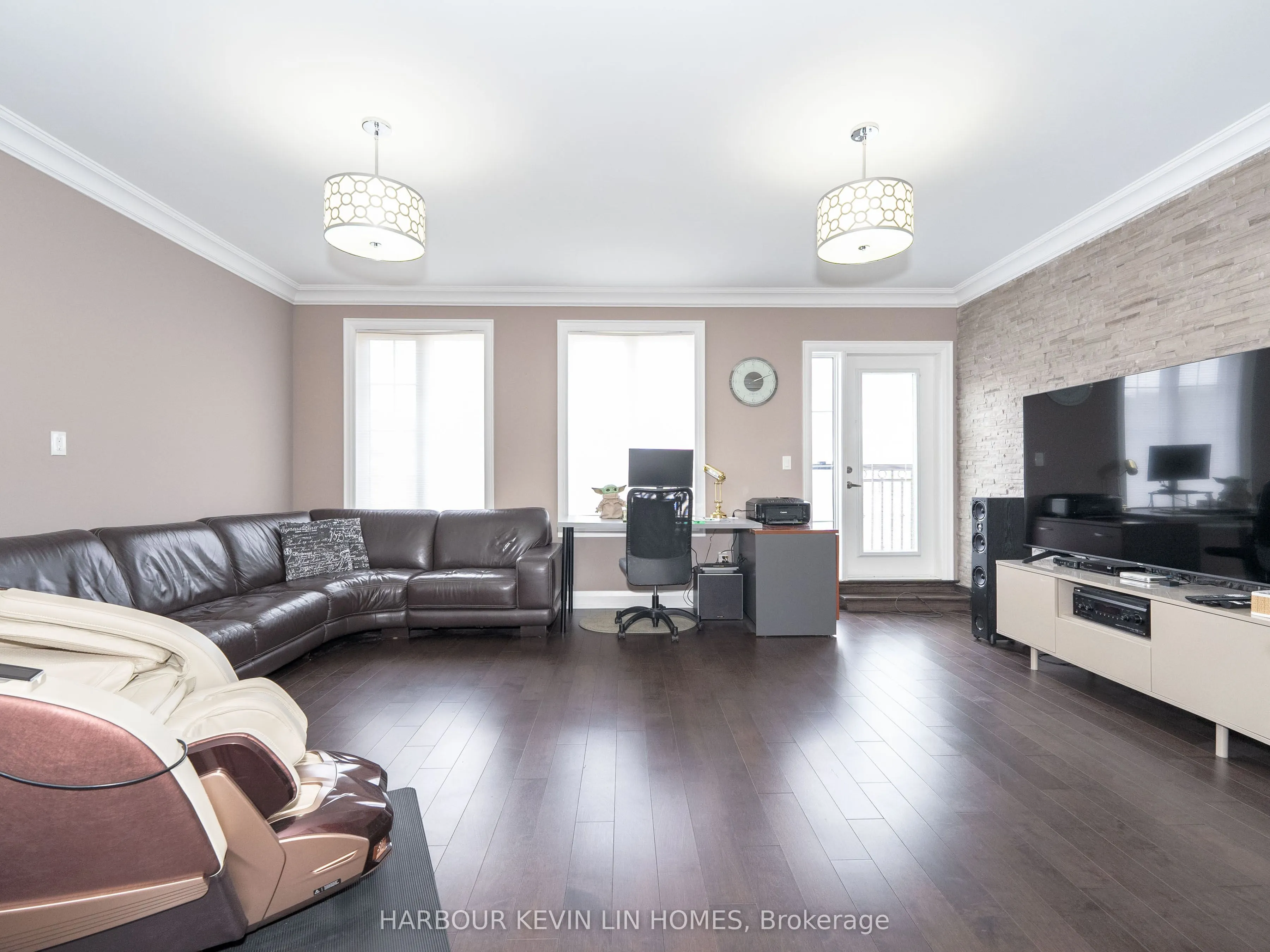 6 Point Pelee Lane