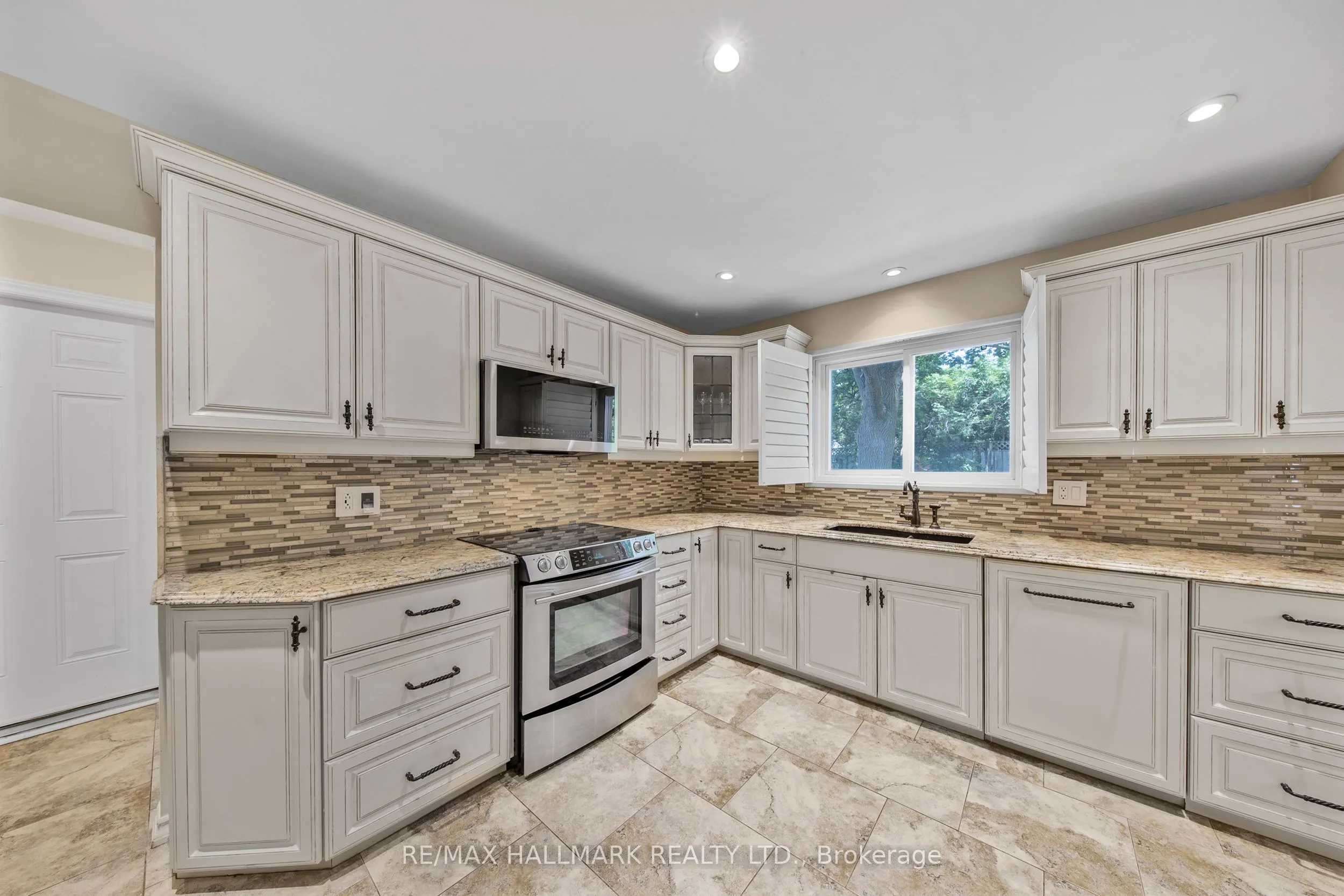 134 Romfield Circuit