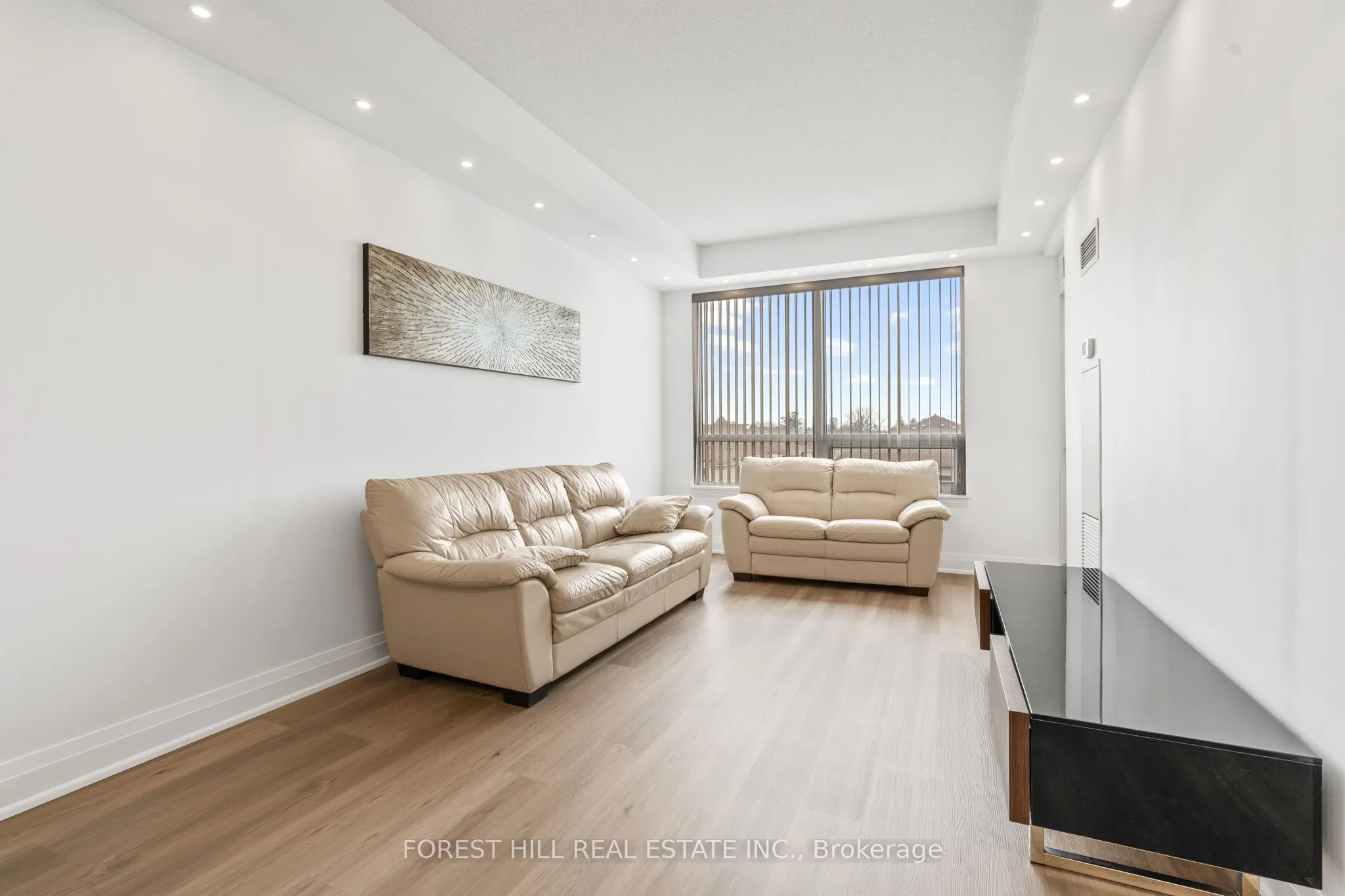 520 Steeles Avenue, #503