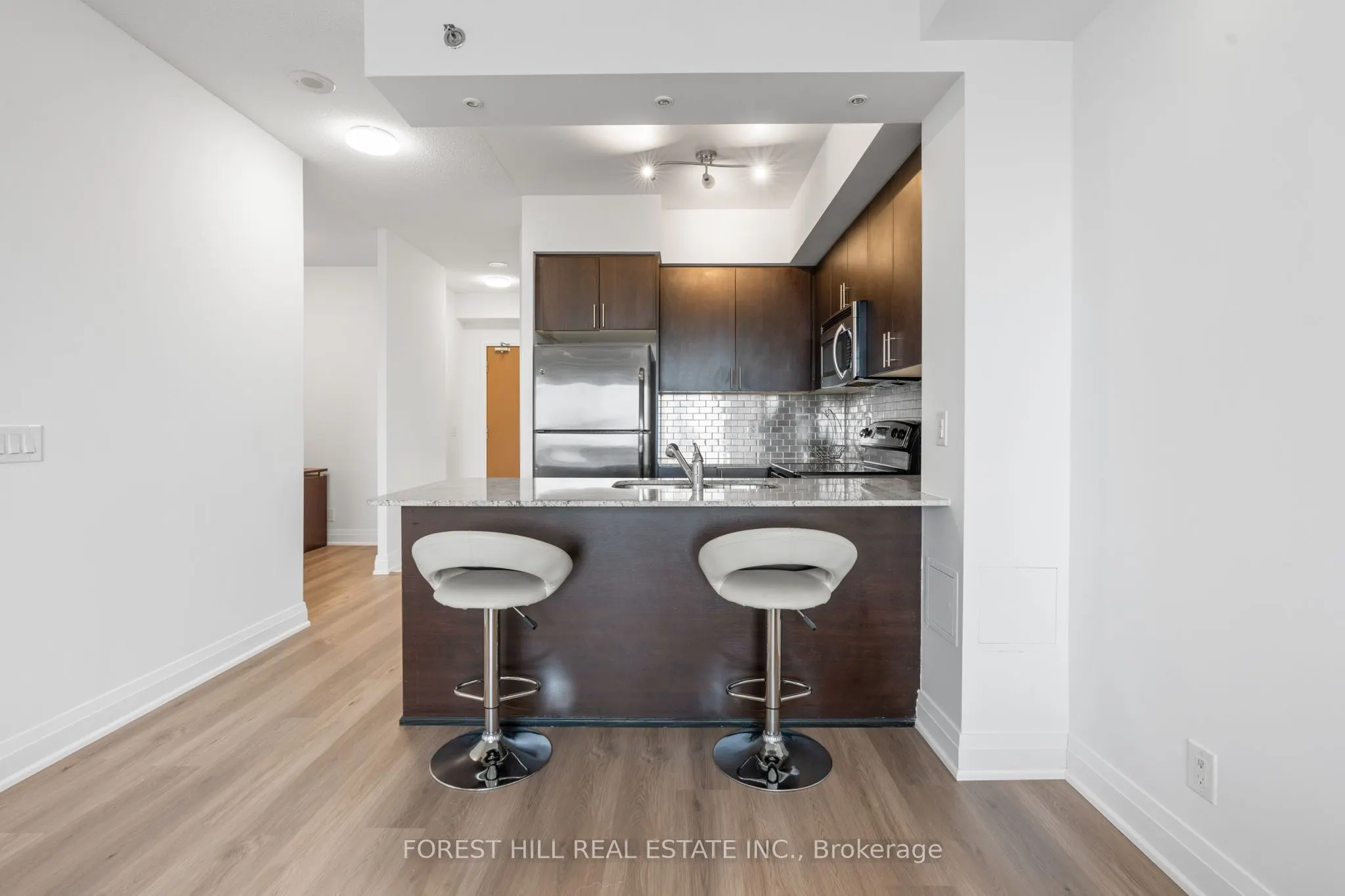 520 Steeles Avenue, #503