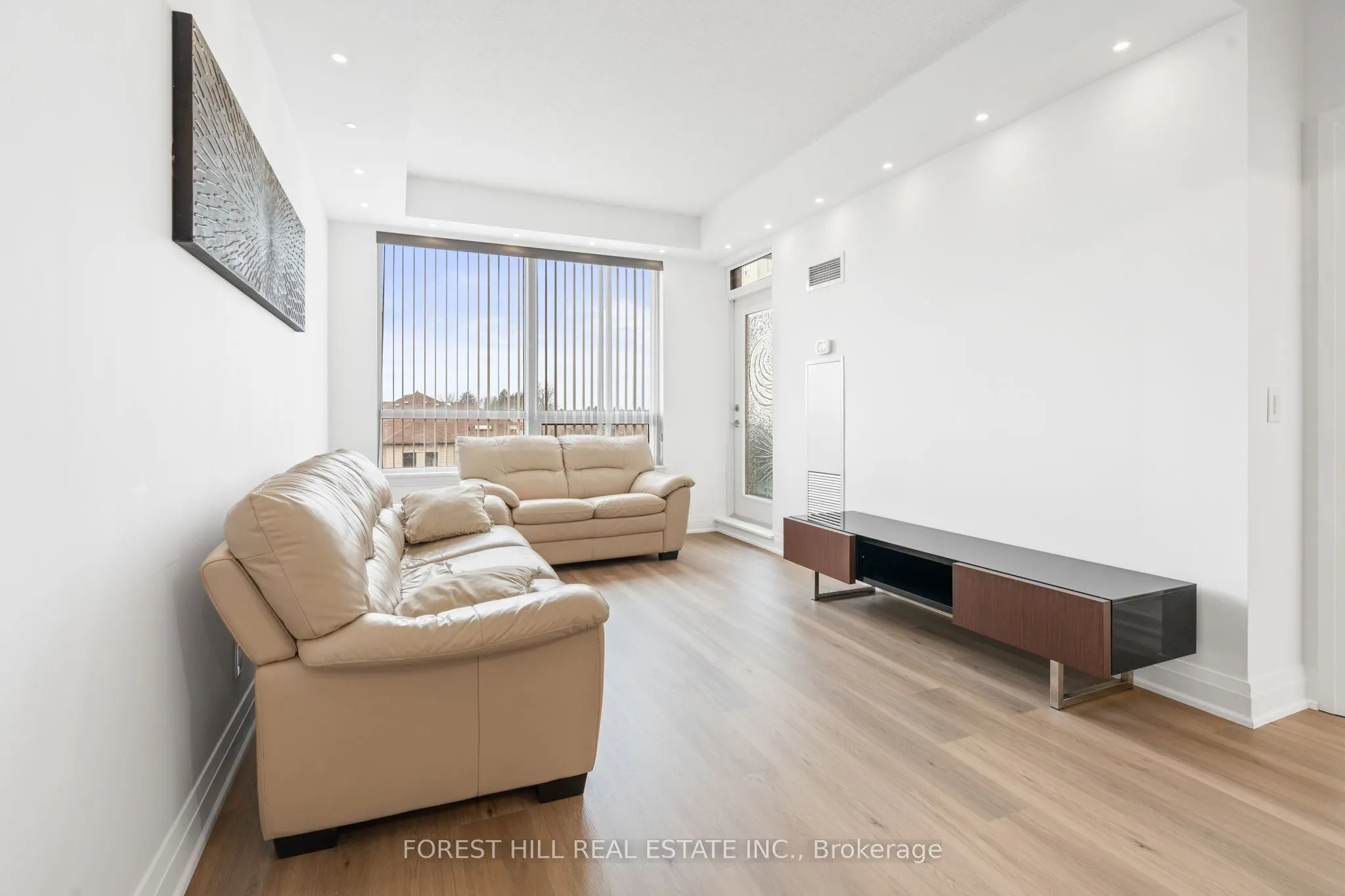 520 Steeles Avenue, #503