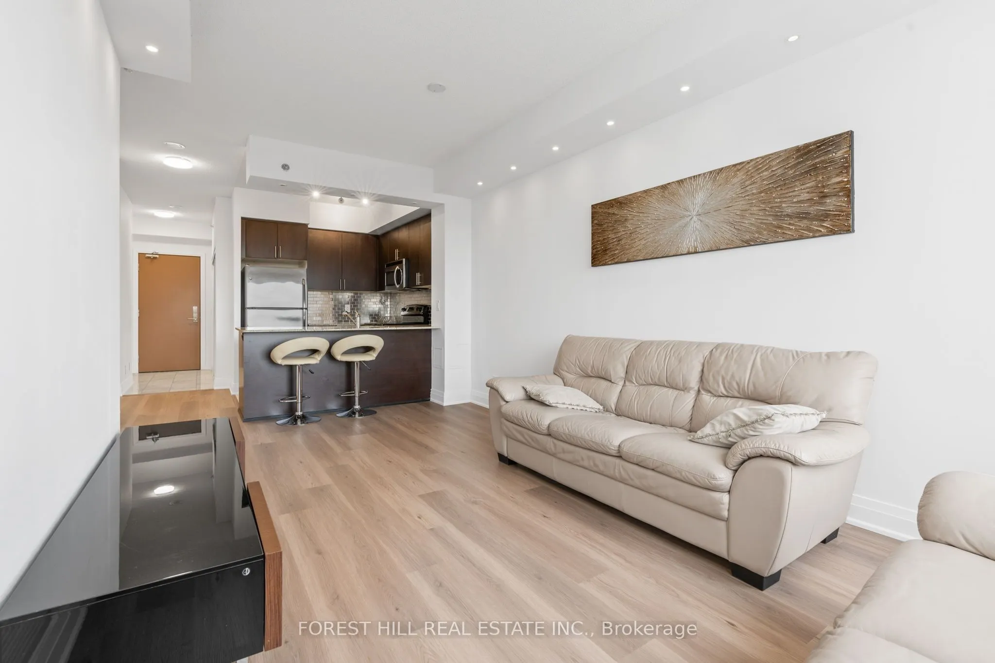 520 Steeles Avenue, #503