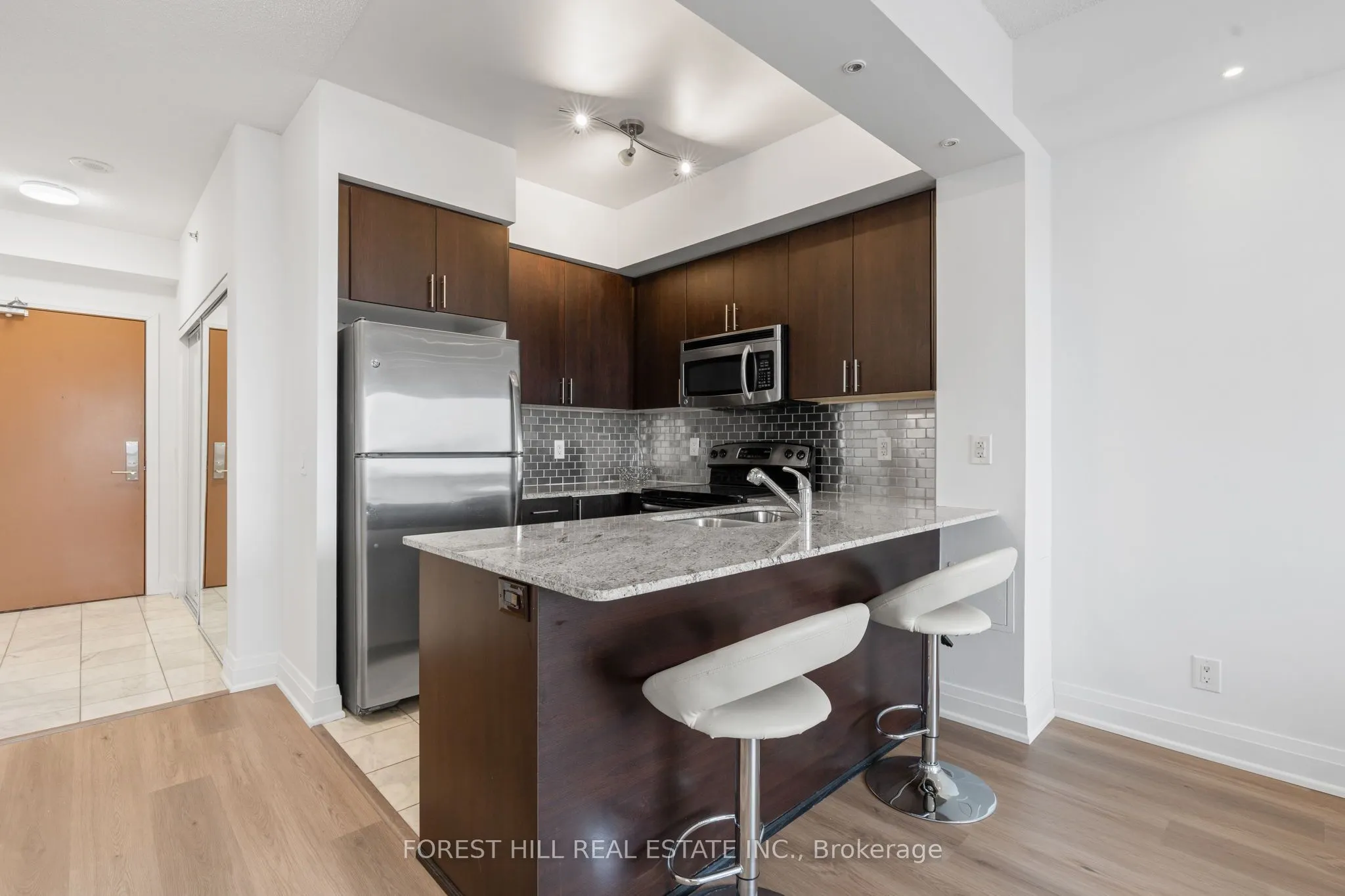 520 Steeles Avenue, #503
