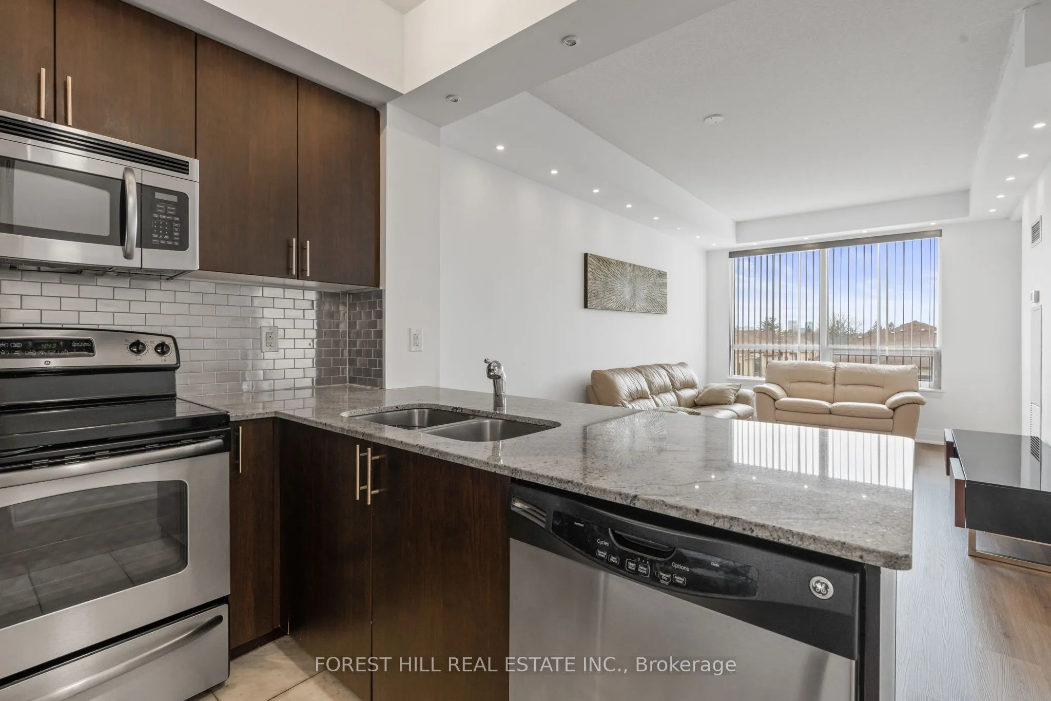 520 Steeles Avenue, #503