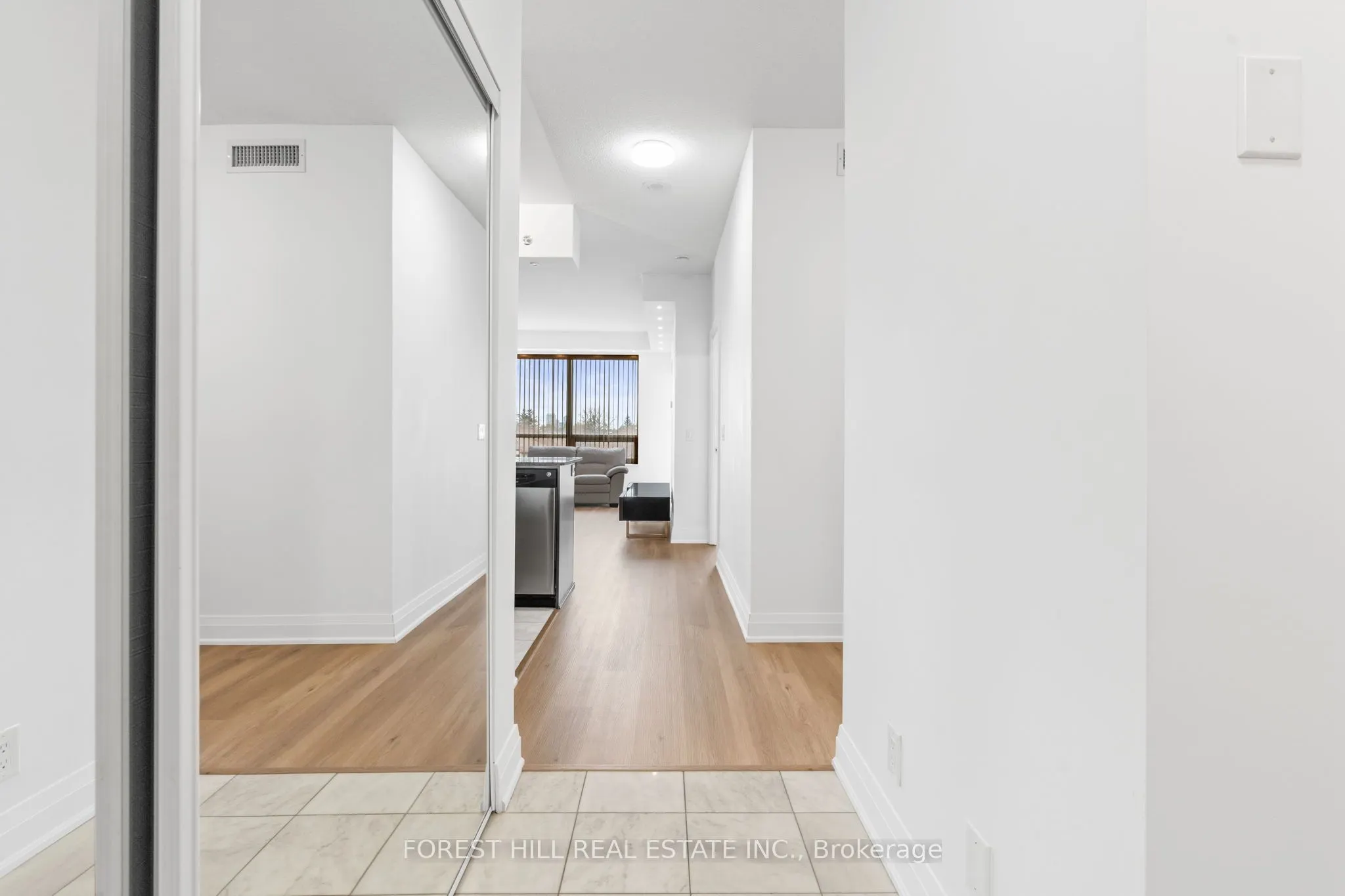 520 Steeles Avenue, #503