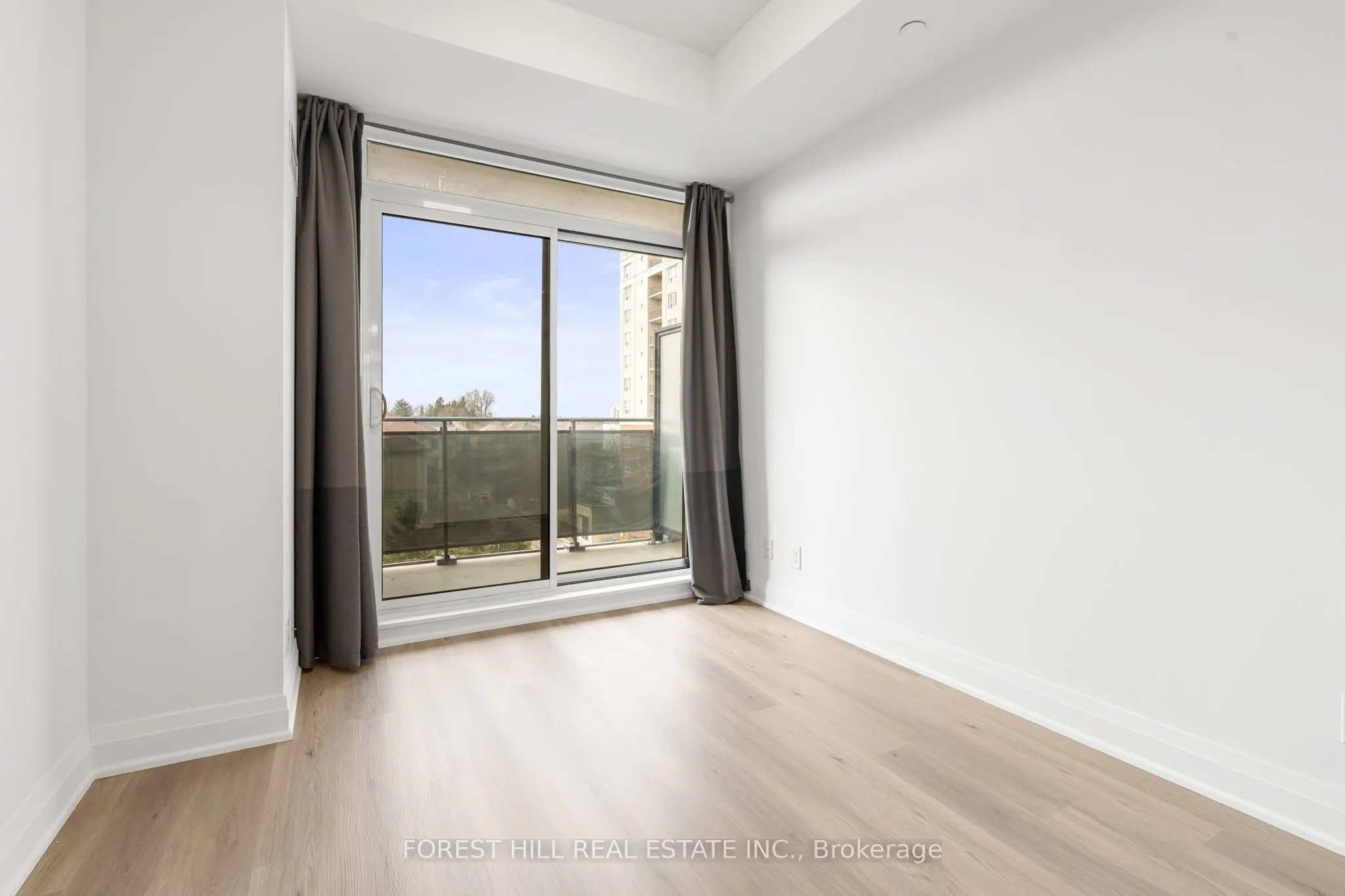 520 Steeles Avenue, #503