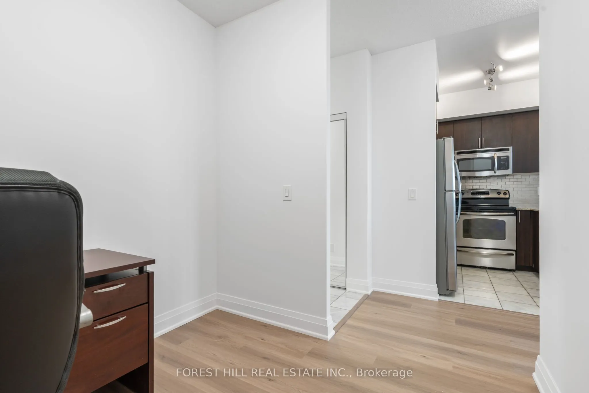 520 Steeles Avenue, #503