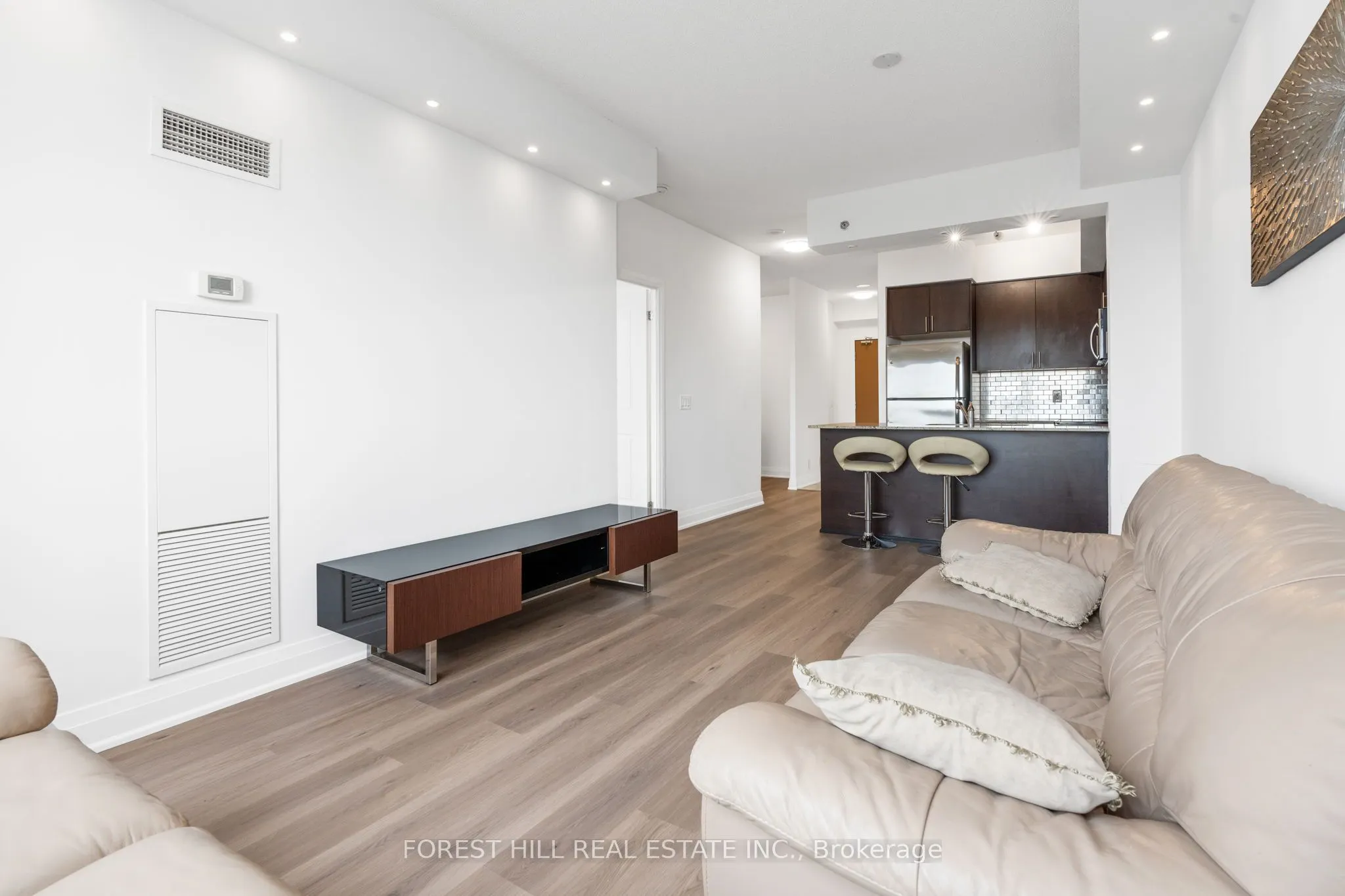 520 Steeles Avenue, #503