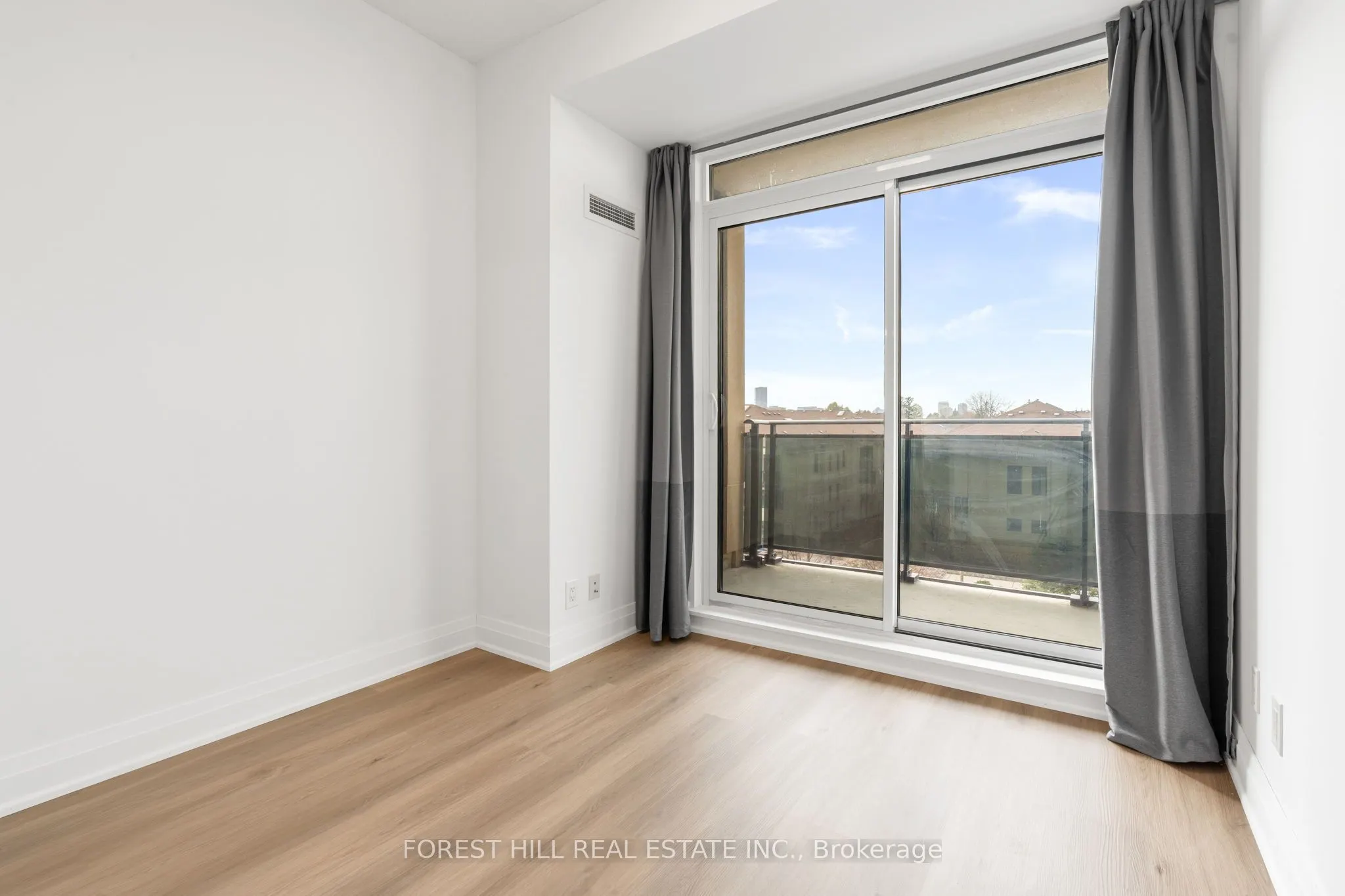 520 Steeles Avenue, #503