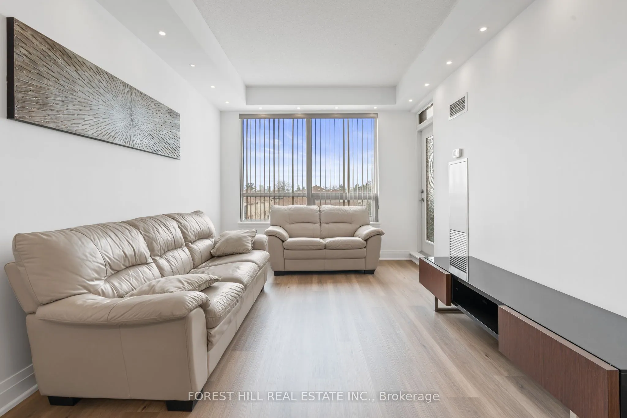 520 Steeles Avenue, #503
