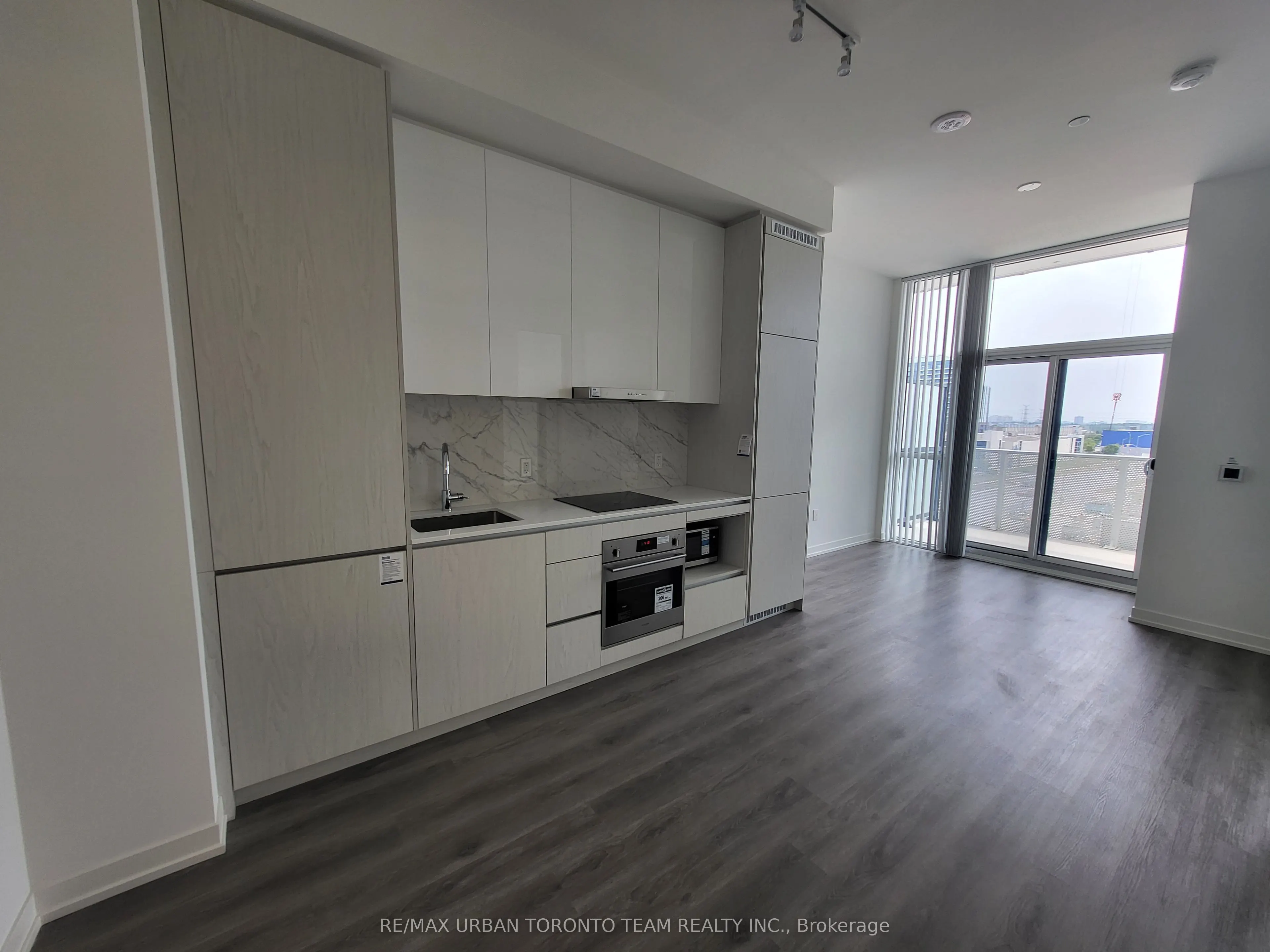 28 Interchange Way, #618