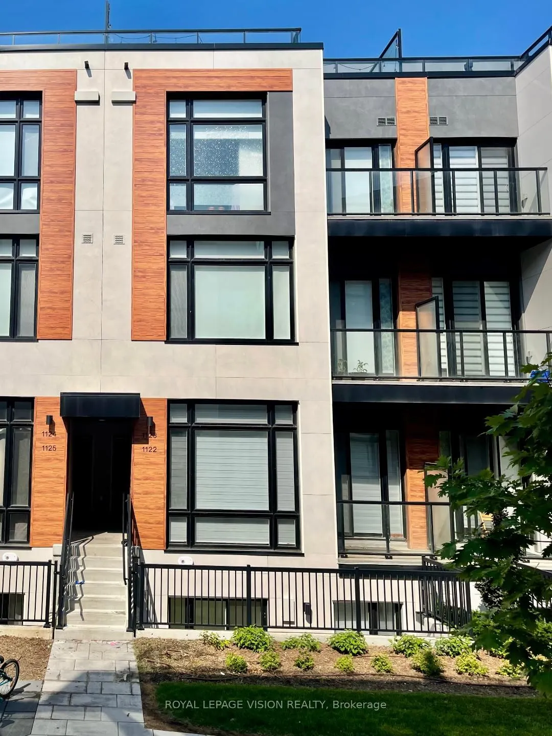 12 David Eyer Road, #TH 1123