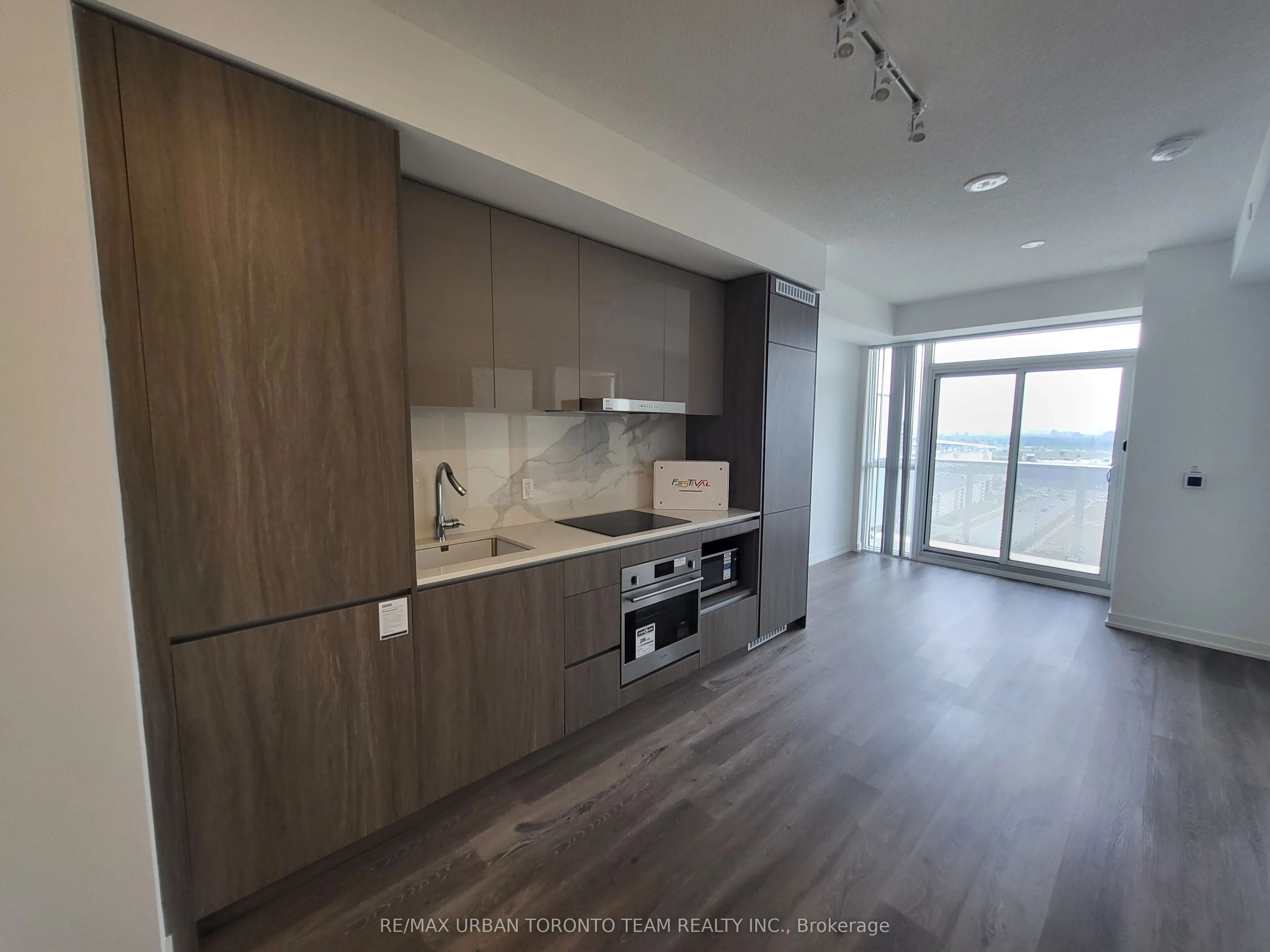 28 Interchange Way, #1111