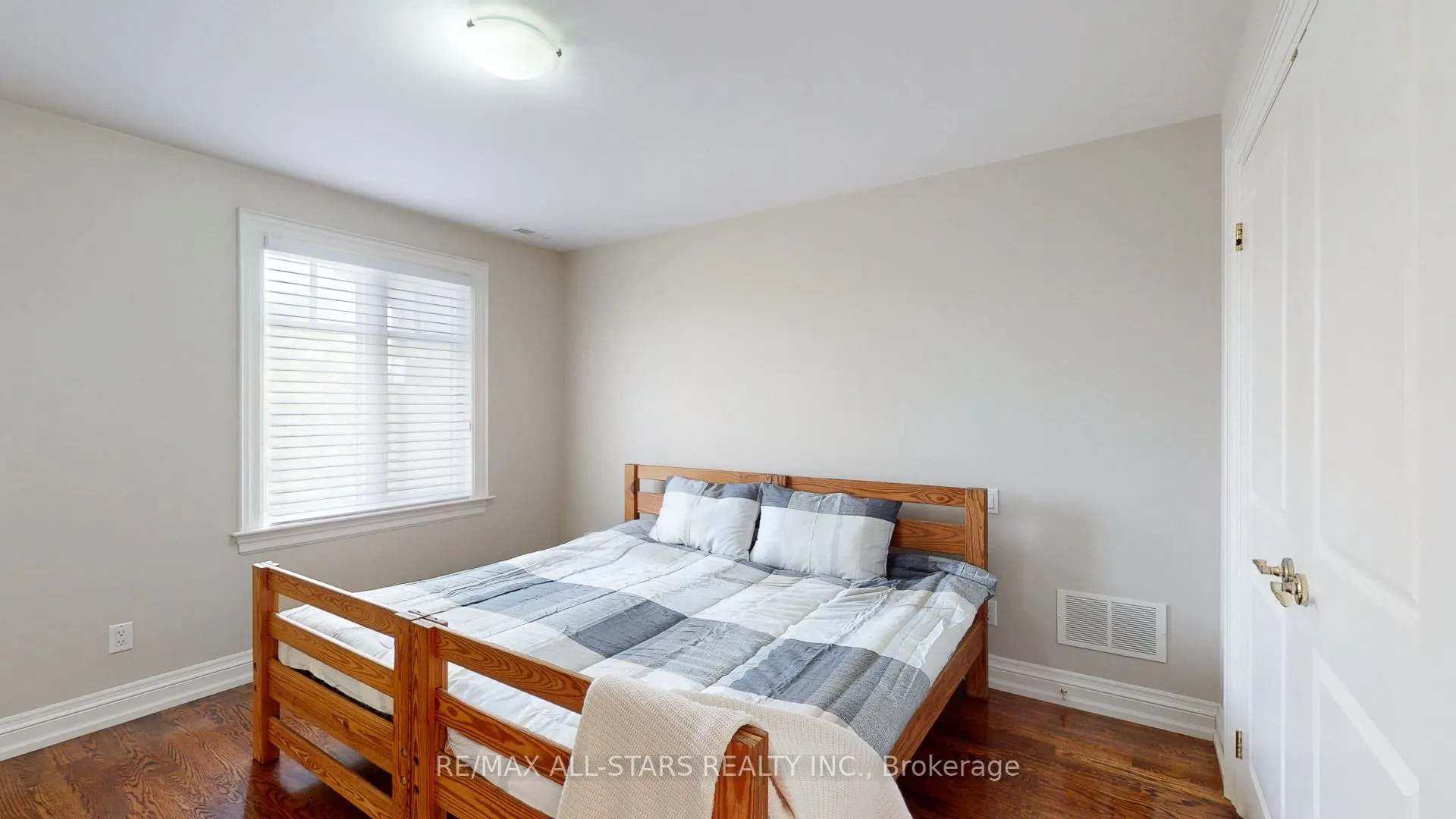 70 Richard Lovat Court