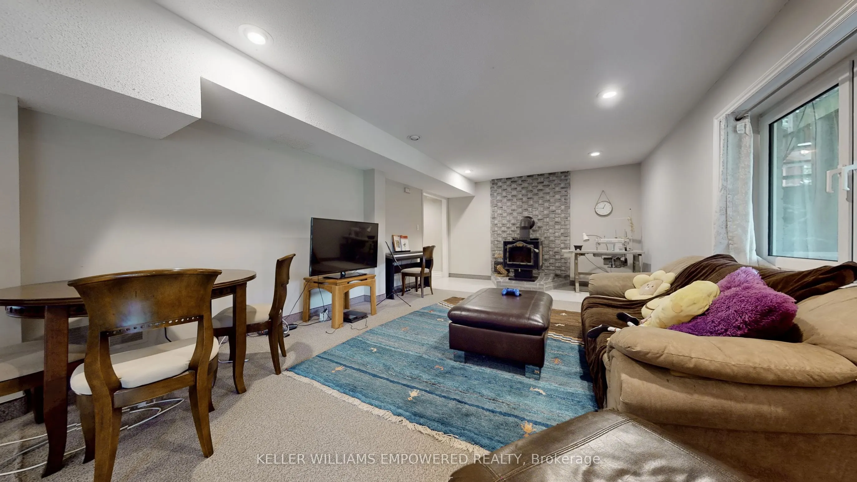 788 Woodland Acres Crescent