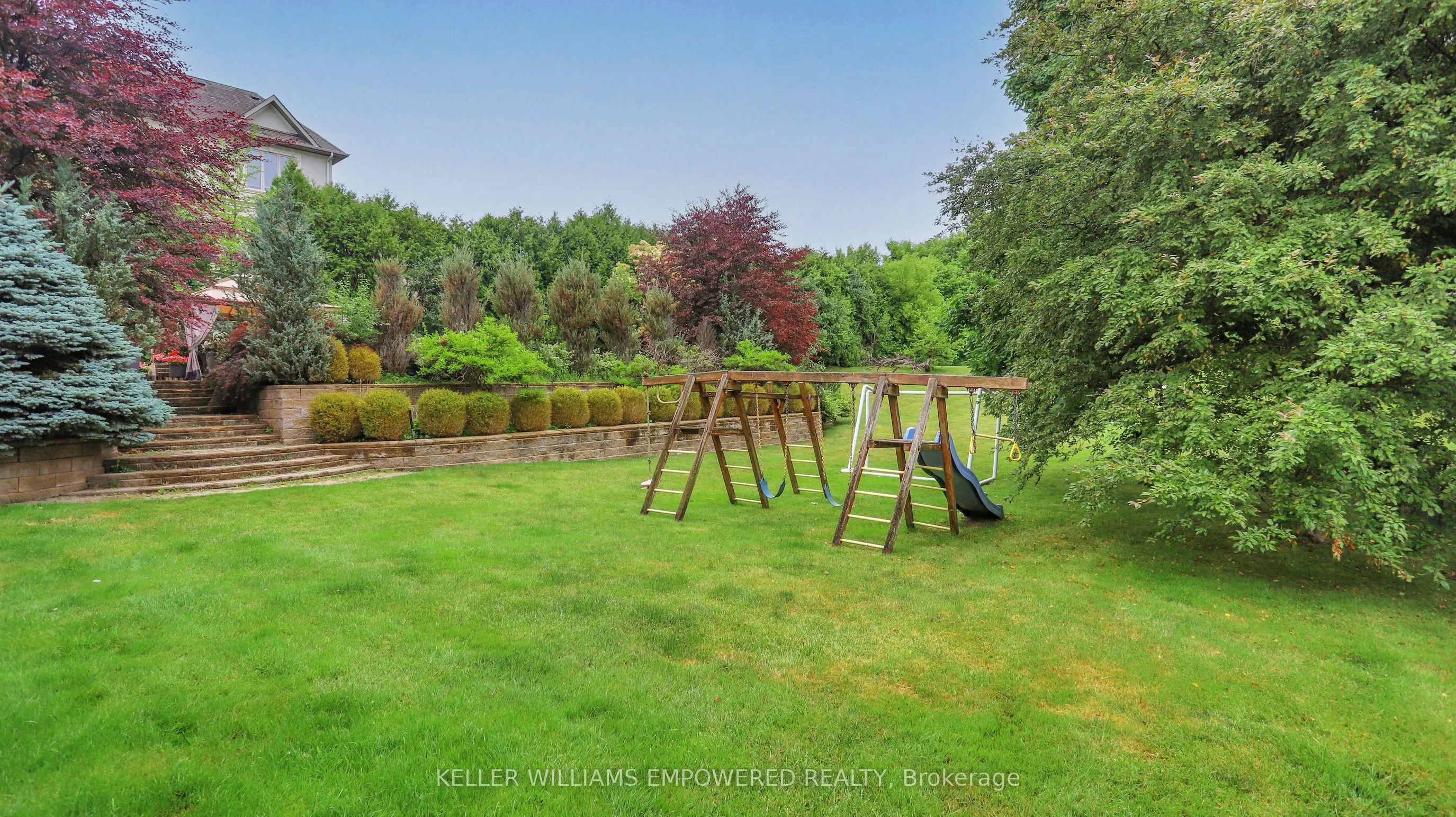 788 Woodland Acres Crescent