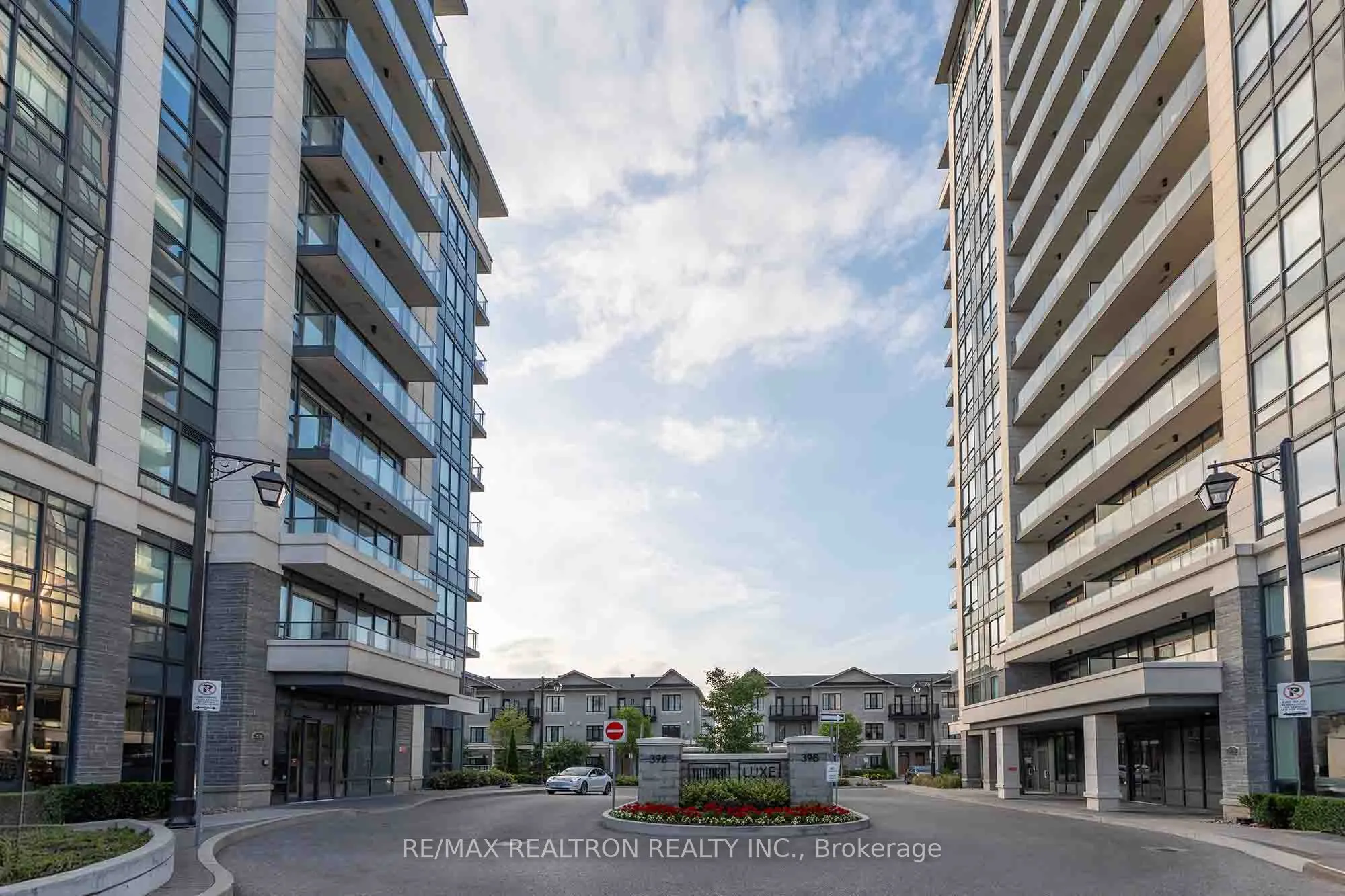 398 highway 7 Avenue E, #1501
