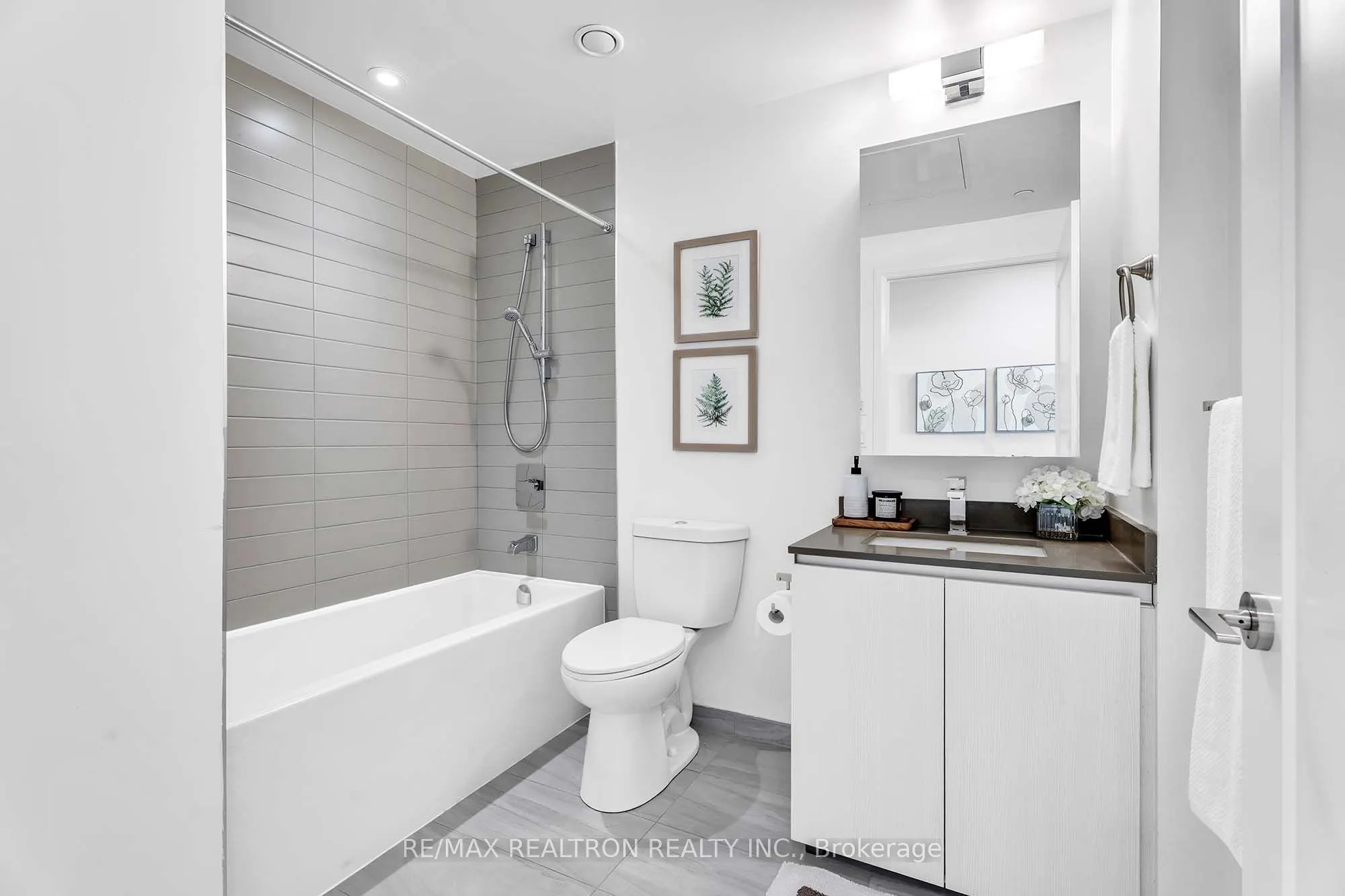 398 highway 7 Avenue E, #1501