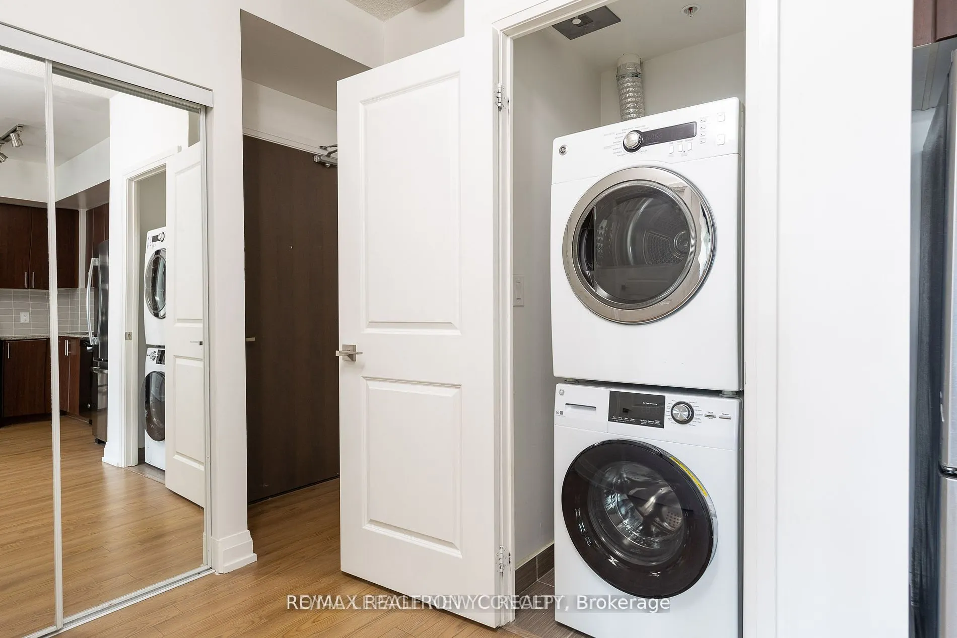7171 Yonge Street, #2215