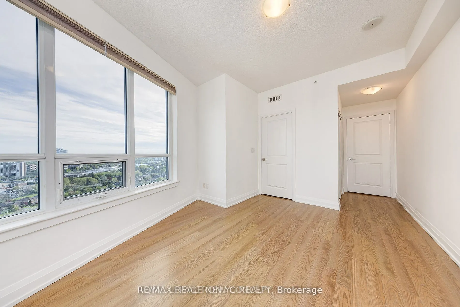 7171 Yonge Street, #2215