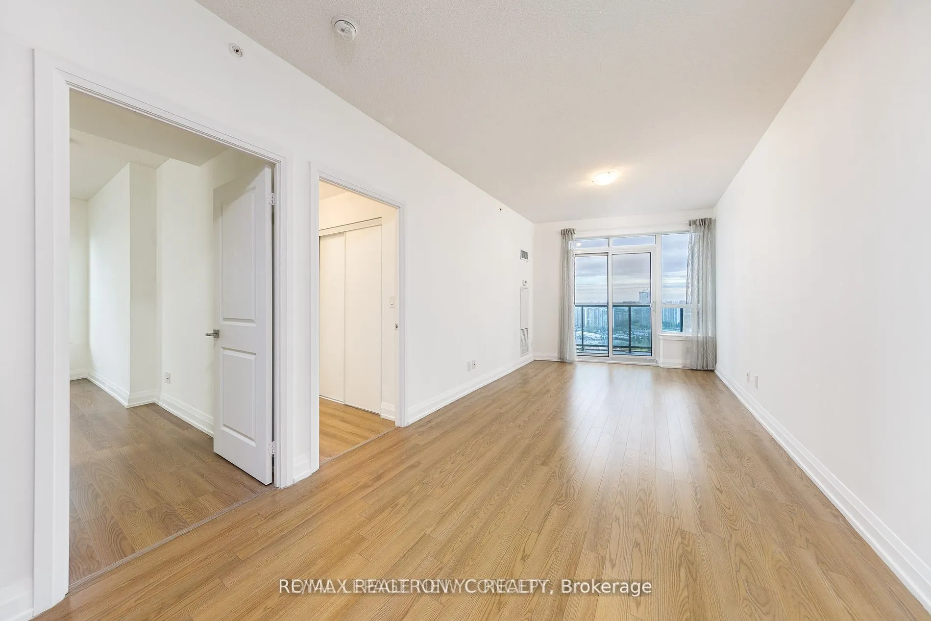 7171 Yonge Street, #2215