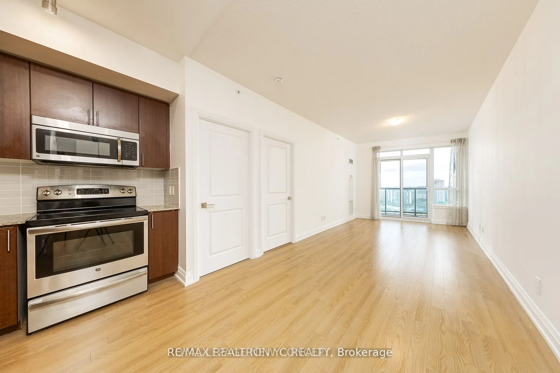 7171 Yonge Street, #2215