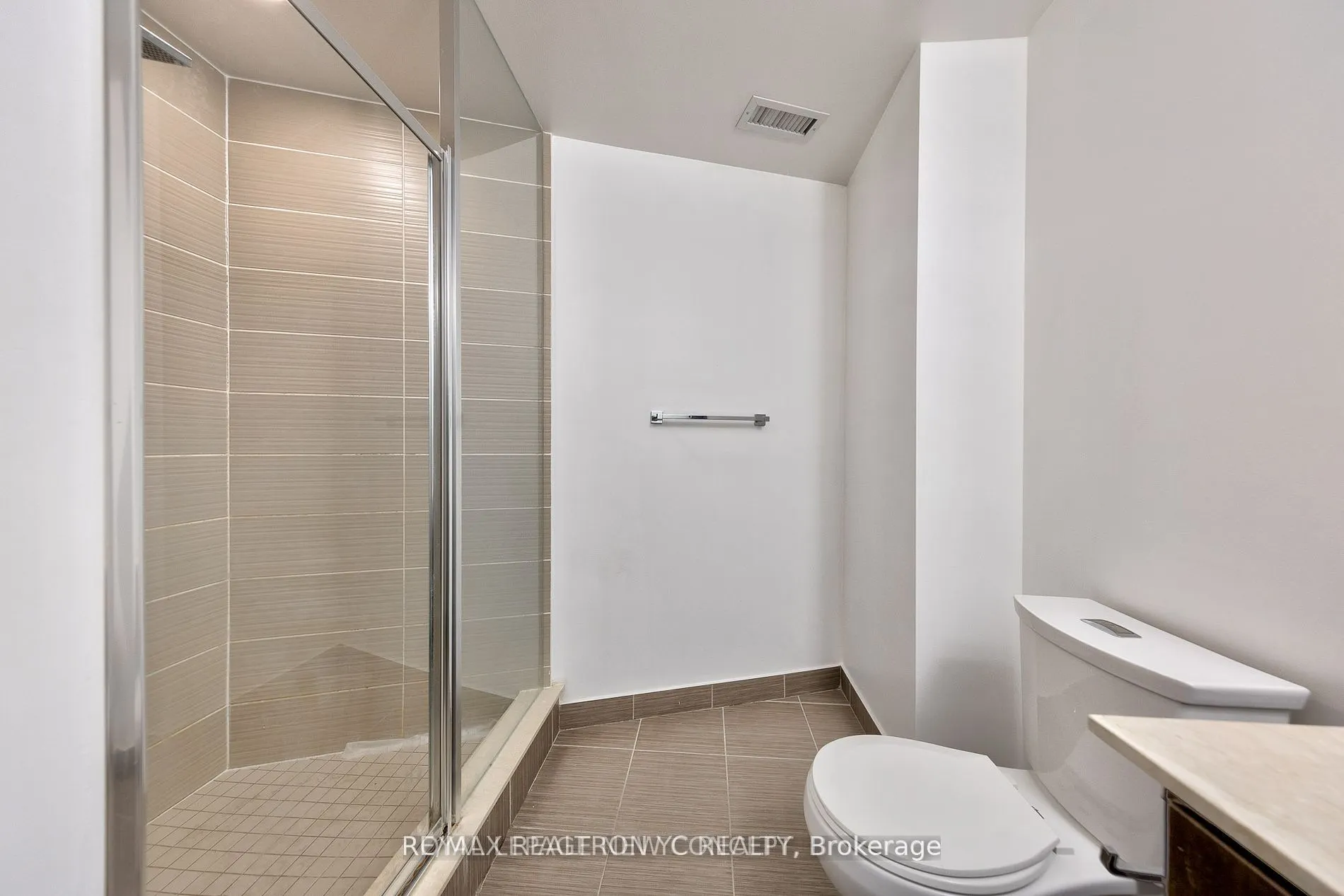 7171 Yonge Street, #2215