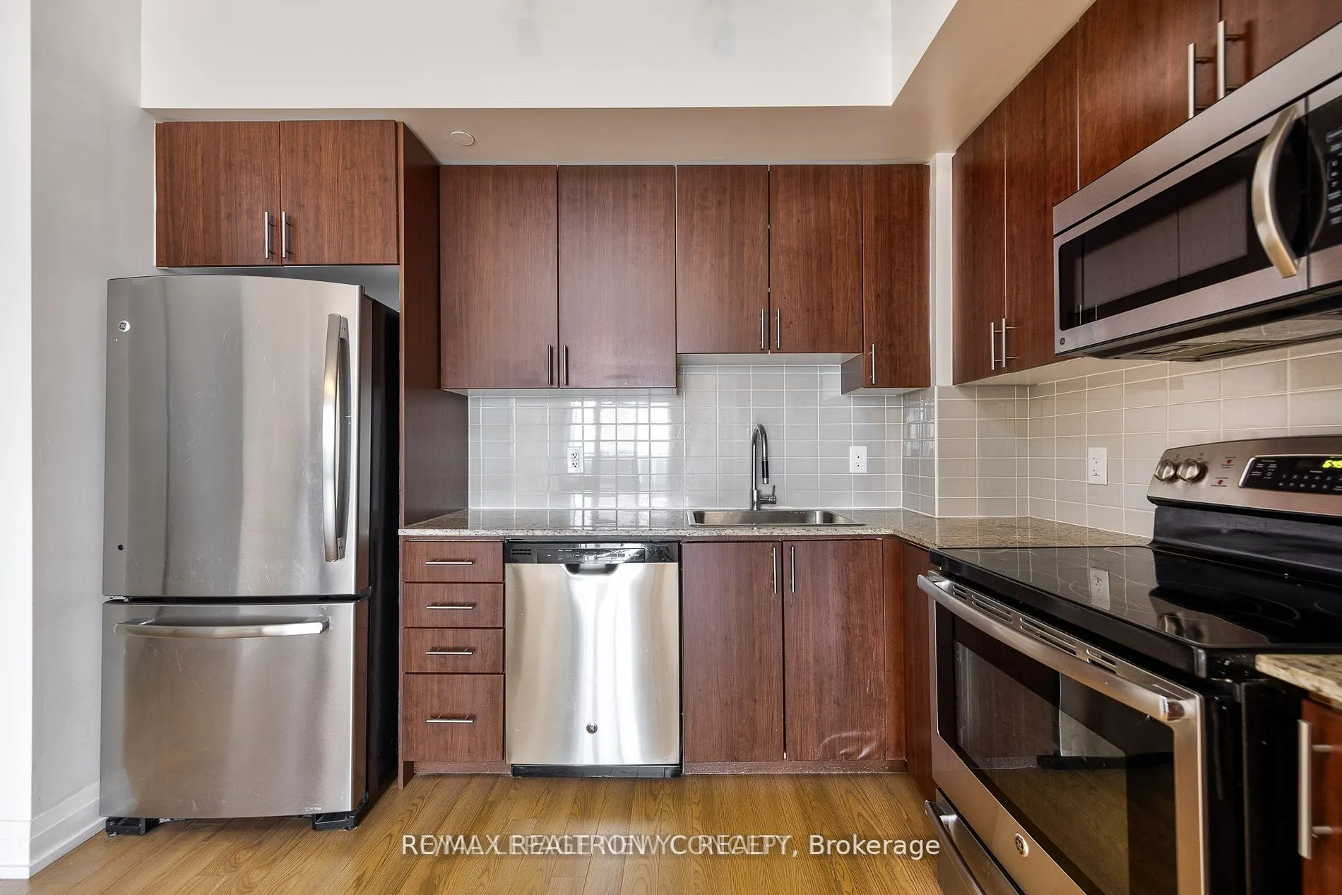 7171 Yonge Street, #2215