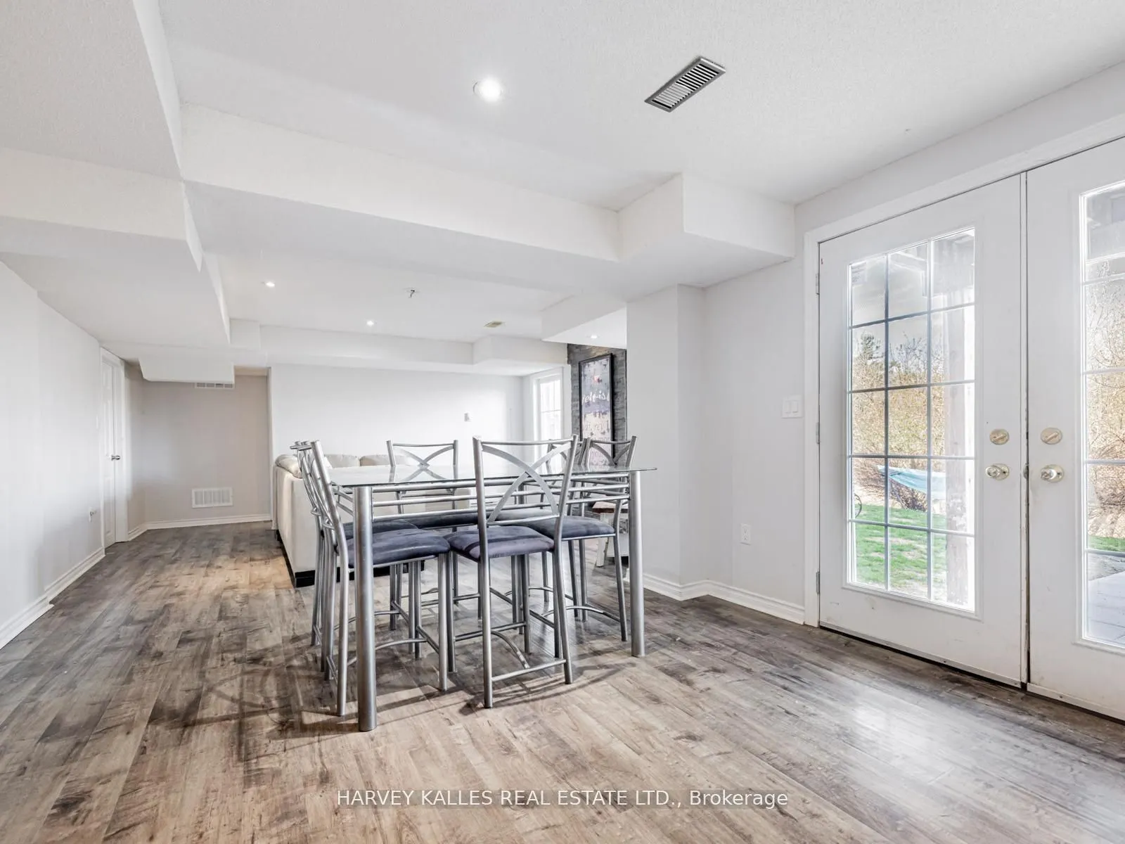 41 William Bowes Boulevard