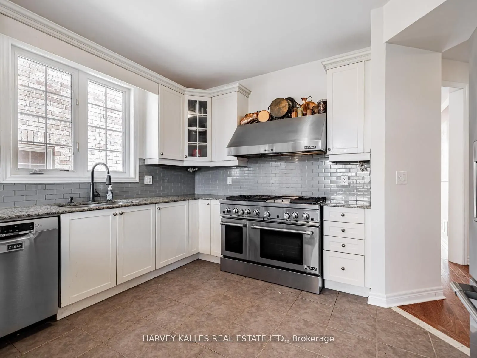 41 William Bowes Boulevard