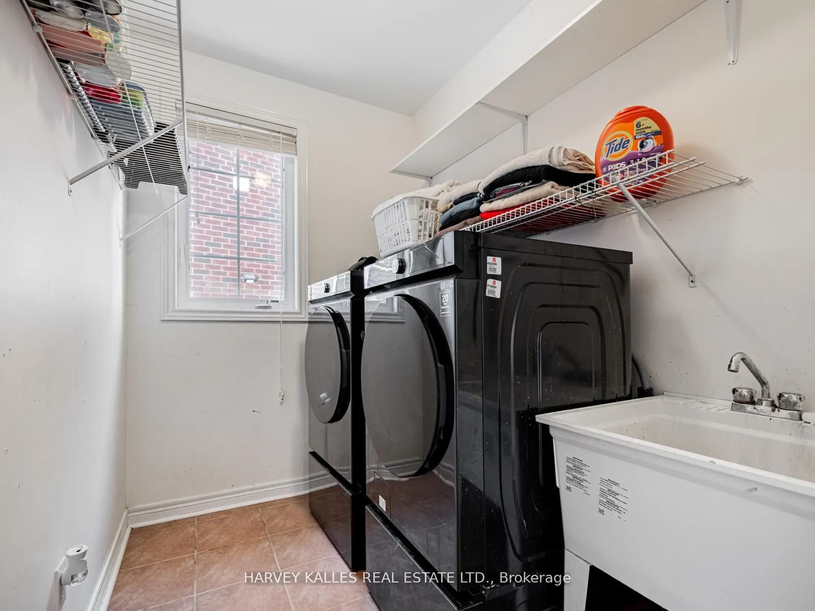 41 William Bowes Boulevard