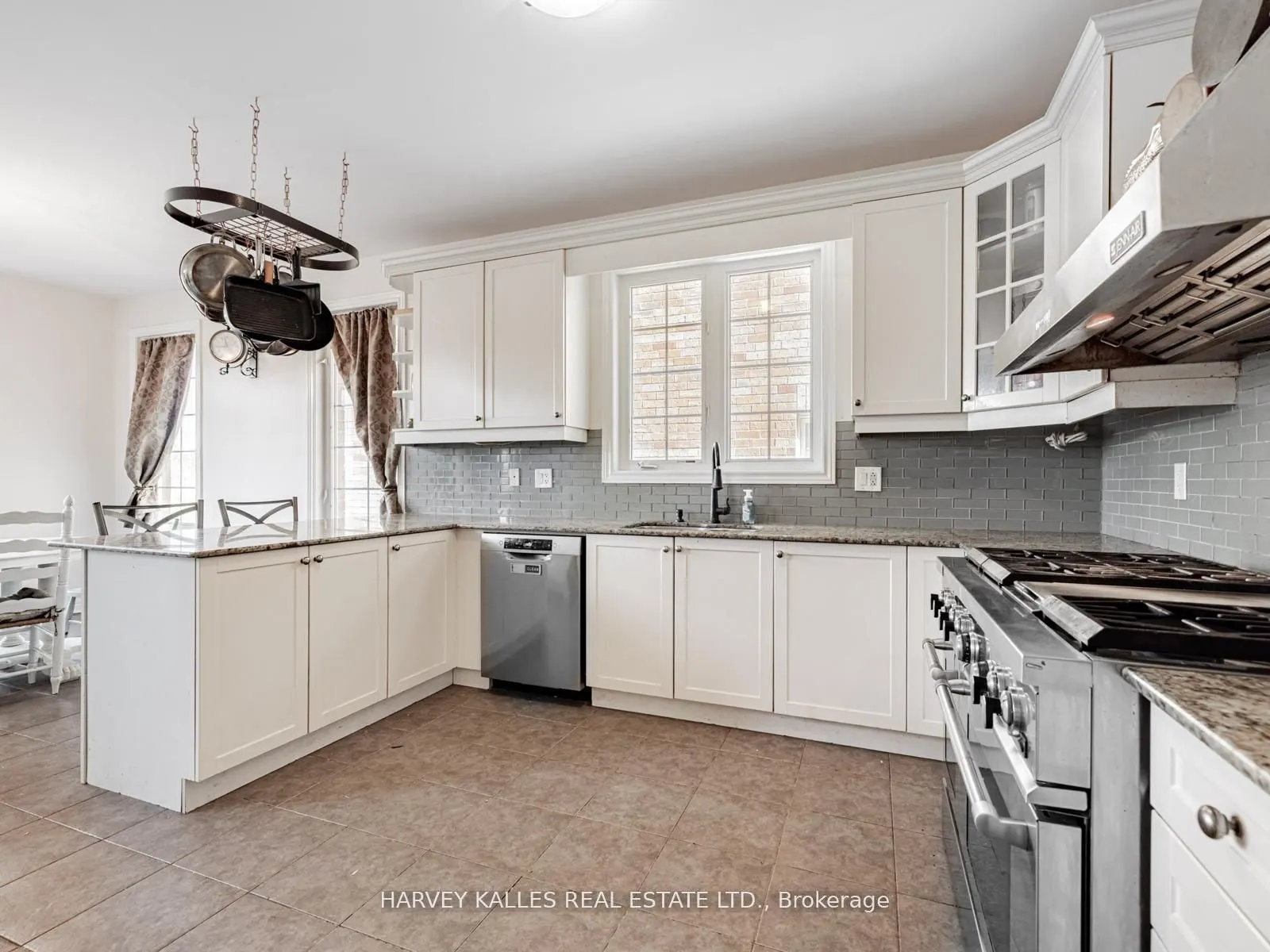 41 William Bowes Boulevard